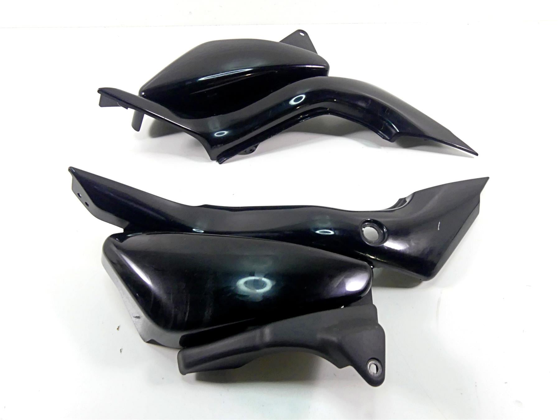 2008 Suzuki M109R VZR1800 Between Leg Side Cover Fairing Set 47211-48G00 {{ shop.shopifyCountryName }} - Mototech271