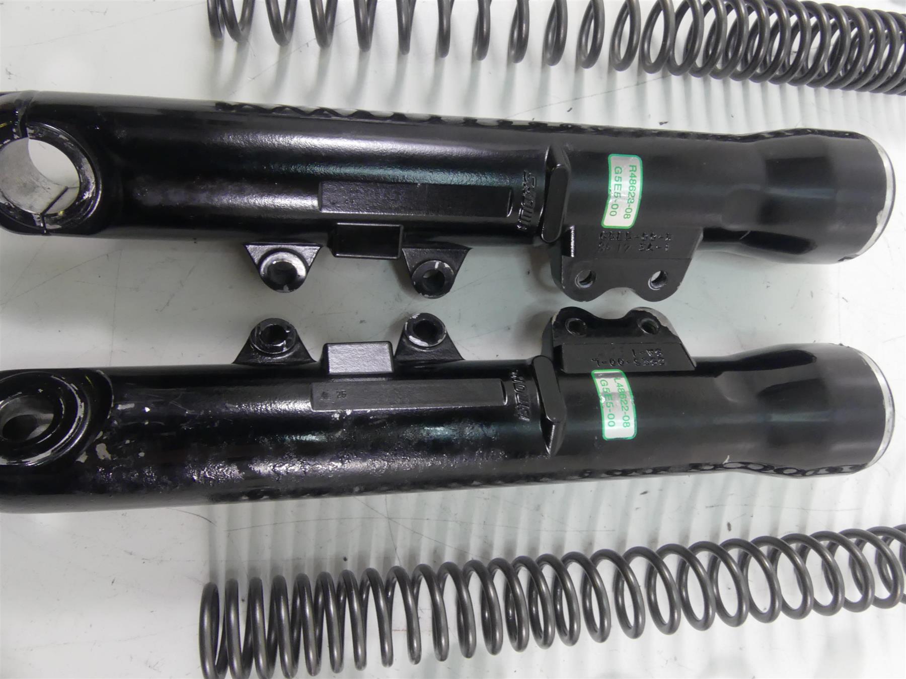 2009 Harley FXDF Dyna Fat Bob Dual Caliper Lower Fork Tubes 48622-08 48623-08 {{ shop.shopifyCountryName }} - Mototech271