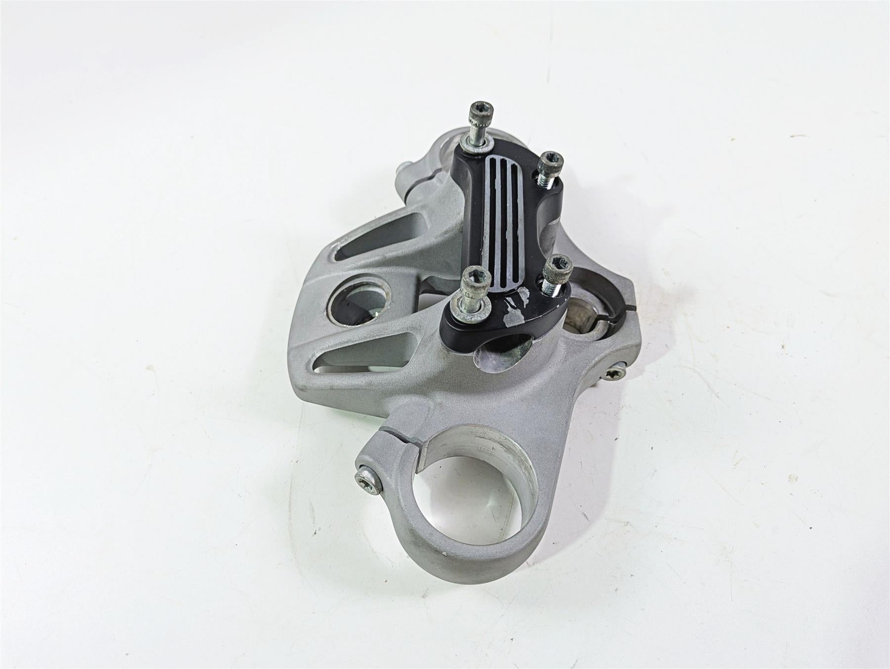 2009 Harley XR1200 Sportster Upper Triple Tree Steering Clamp 46028-08 {{ shop.shopifyCountryName }} - Mototech271