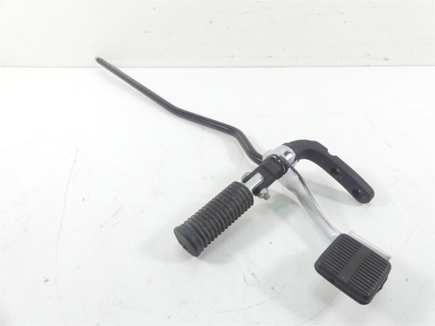 2014 Harley Dyna FXDF Fat Bob Right Forward Foot Control Set 42481-03A {{ shop.shopifyCountryName }} - Mototech271