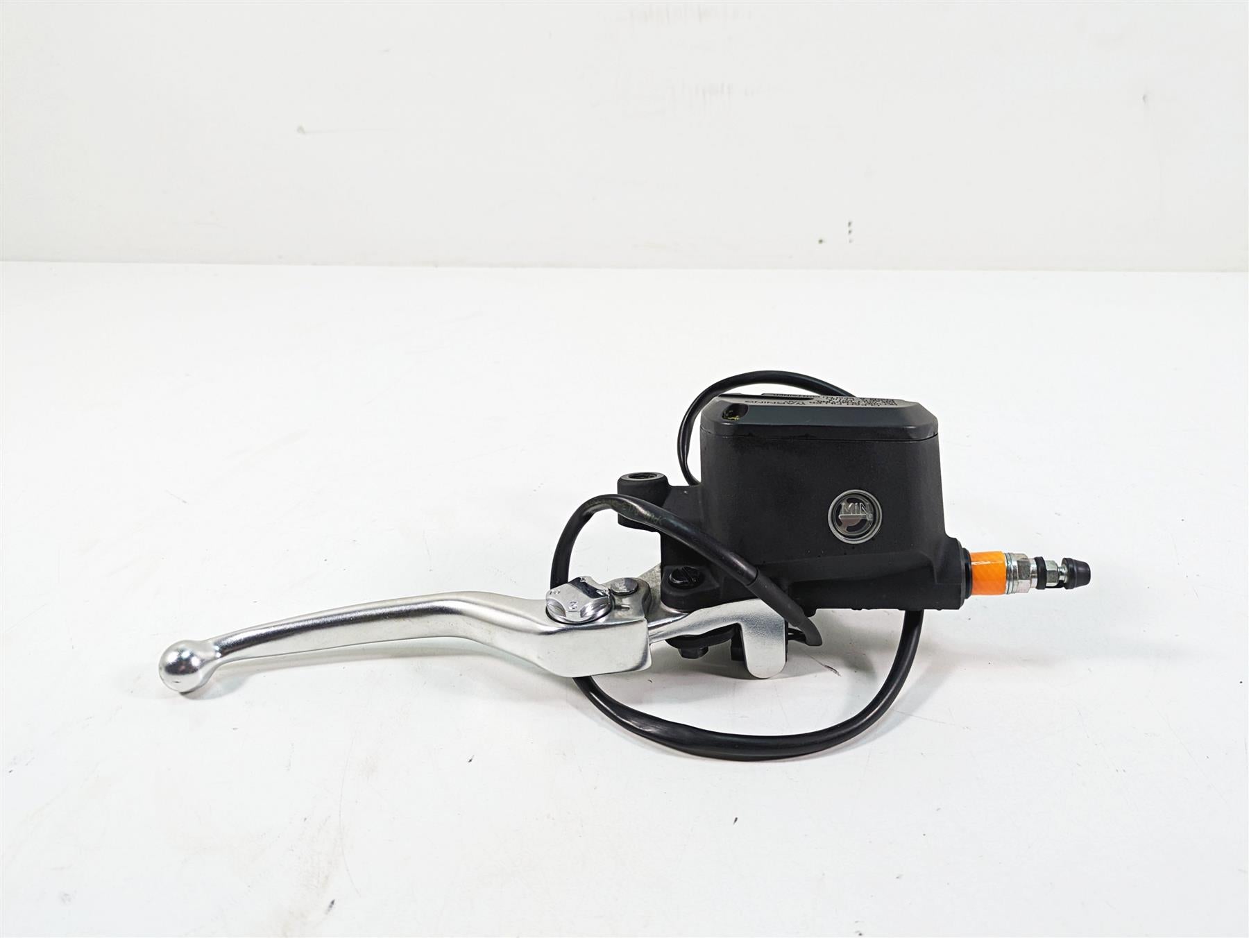 2020 Moto Guzzi V85 TT Adventure Front Brake Master Cylinder + Lever 2B006111 | Mototech271