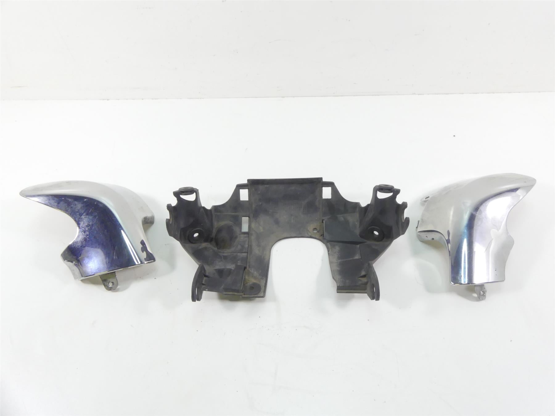 2007 Suzuki M109R VZR1800 Boulevard Front Lower Bug Spoiler Covers 47531-48G01 {{ shop.shopifyCountryName }} - Mototech271