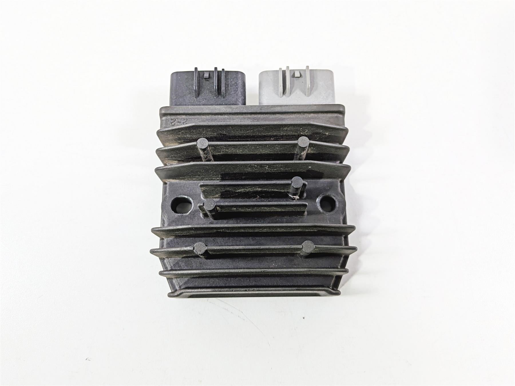 2025 Yamaha YZF R7 Rectifier Voltage Regulator 2K Only 27D-81960-00-00 SH821AA {{ shop.shopifyCountryName }} - Mototech271