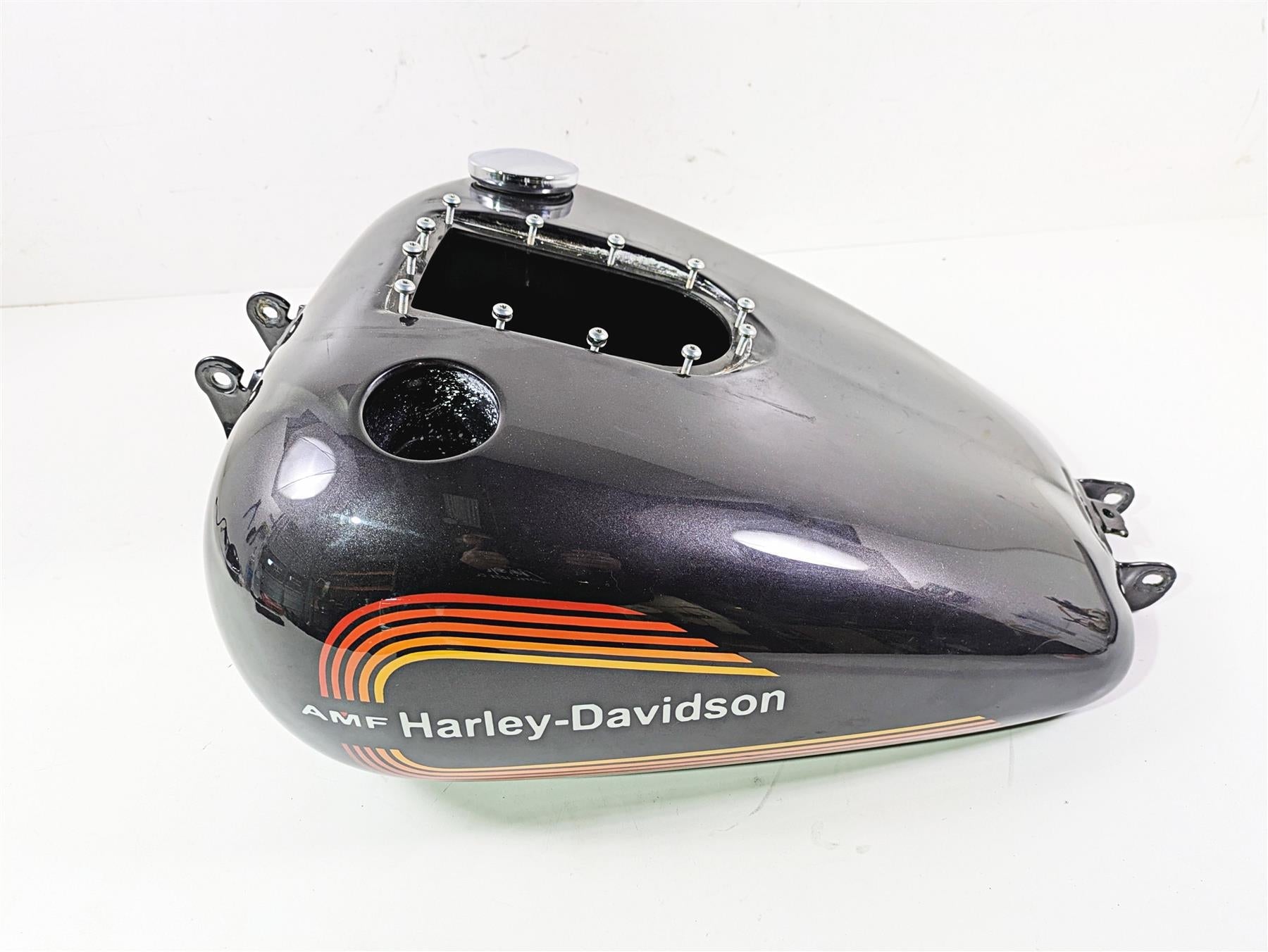 2011 Harley FXDC Dyna Super Glide Fuel Gas Petrol Tank Reservoir - Read 61000705 {{ shop.shopifyCountryName }} - Mototech271