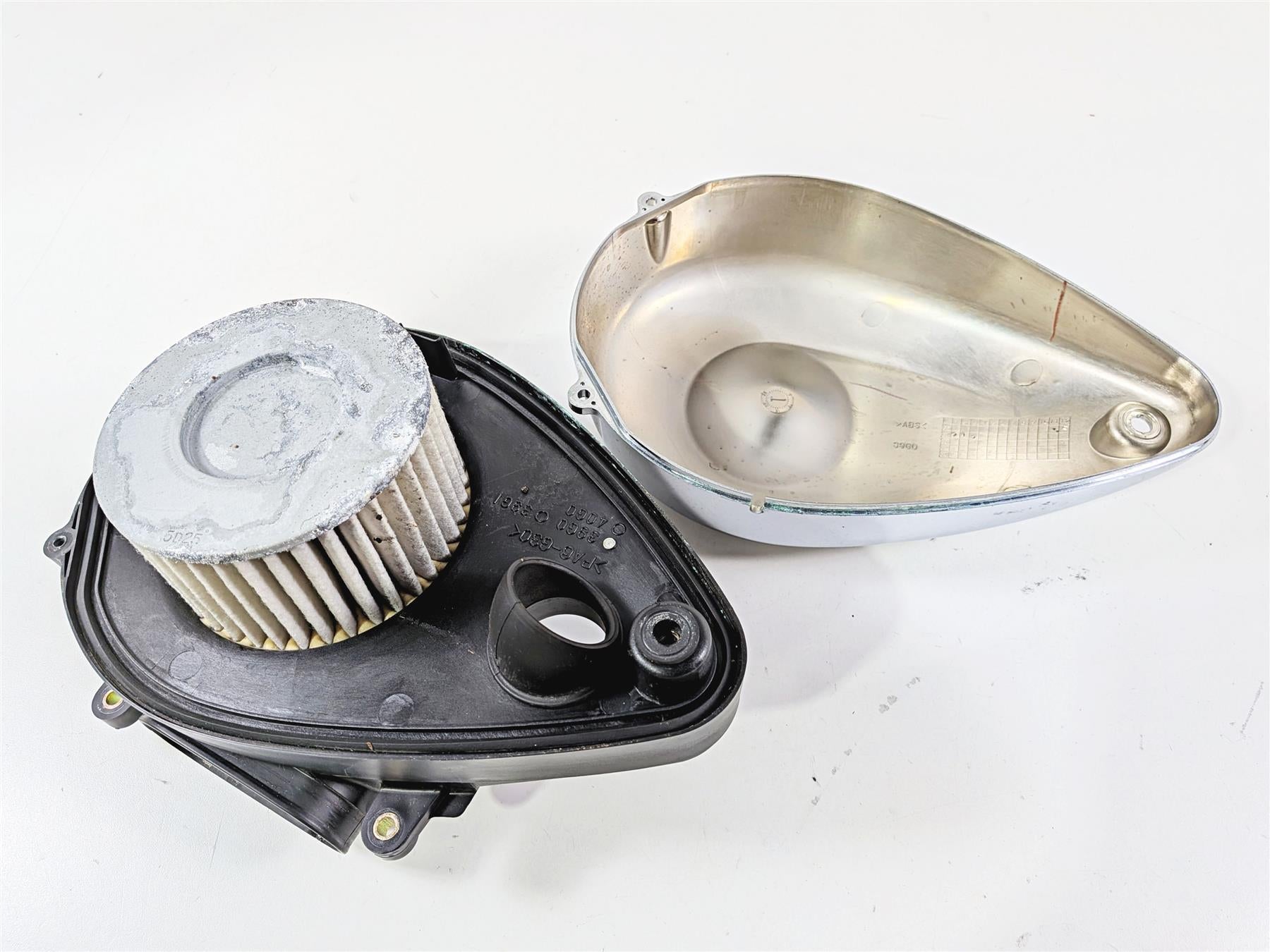 2005 Suzuki VZ800 M50 Boulevard Air Cleaner Case & Chrome Cover 13701-39G01 {{ shop.shopifyCountryName }} - Mototech271