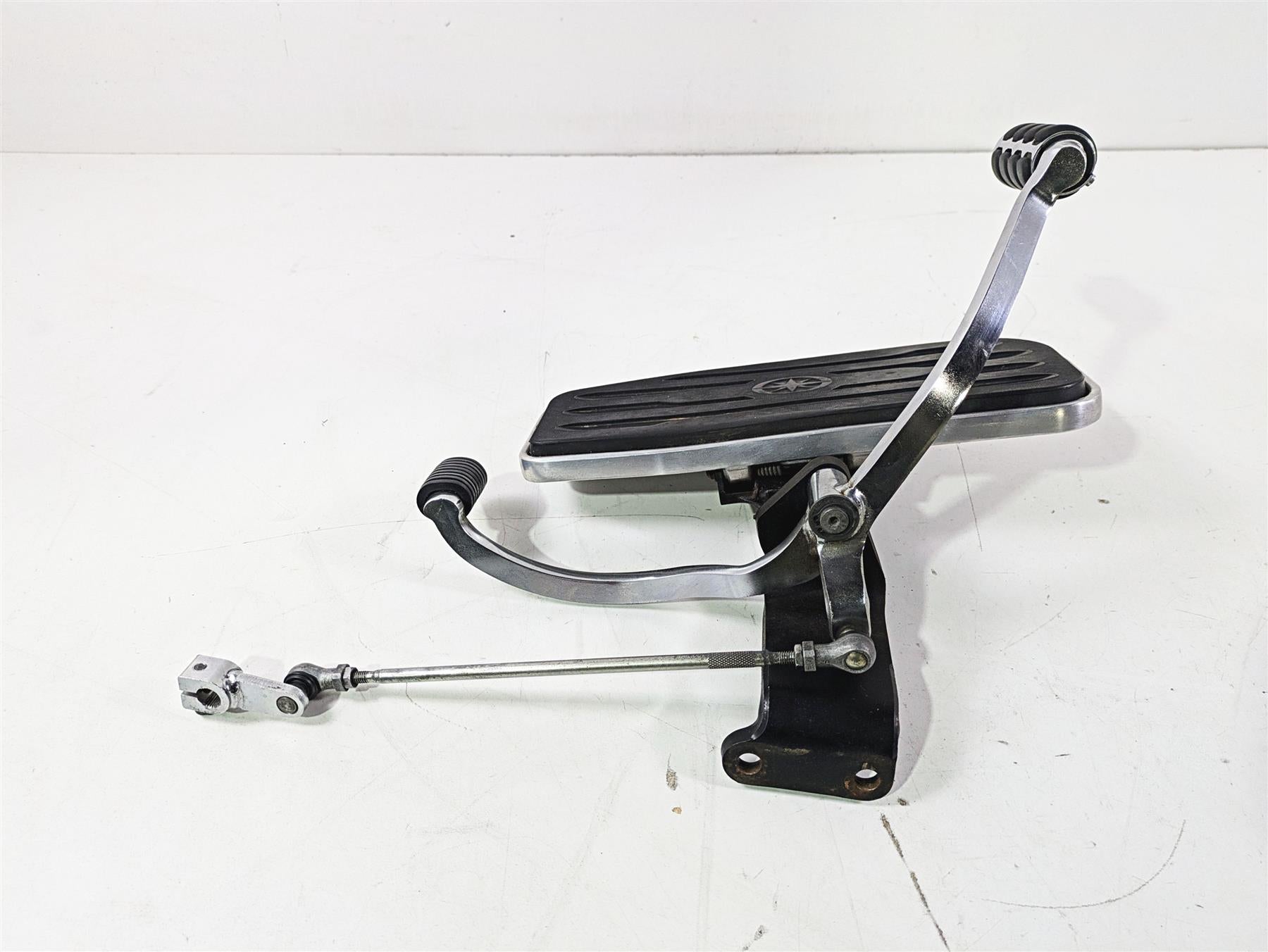 2007 Yamaha XVS1300 V-Star Tour Left Floor Board & Shifter Set 3D8-27410-00-00 {{ shop.shopifyCountryName }} - Mototech271