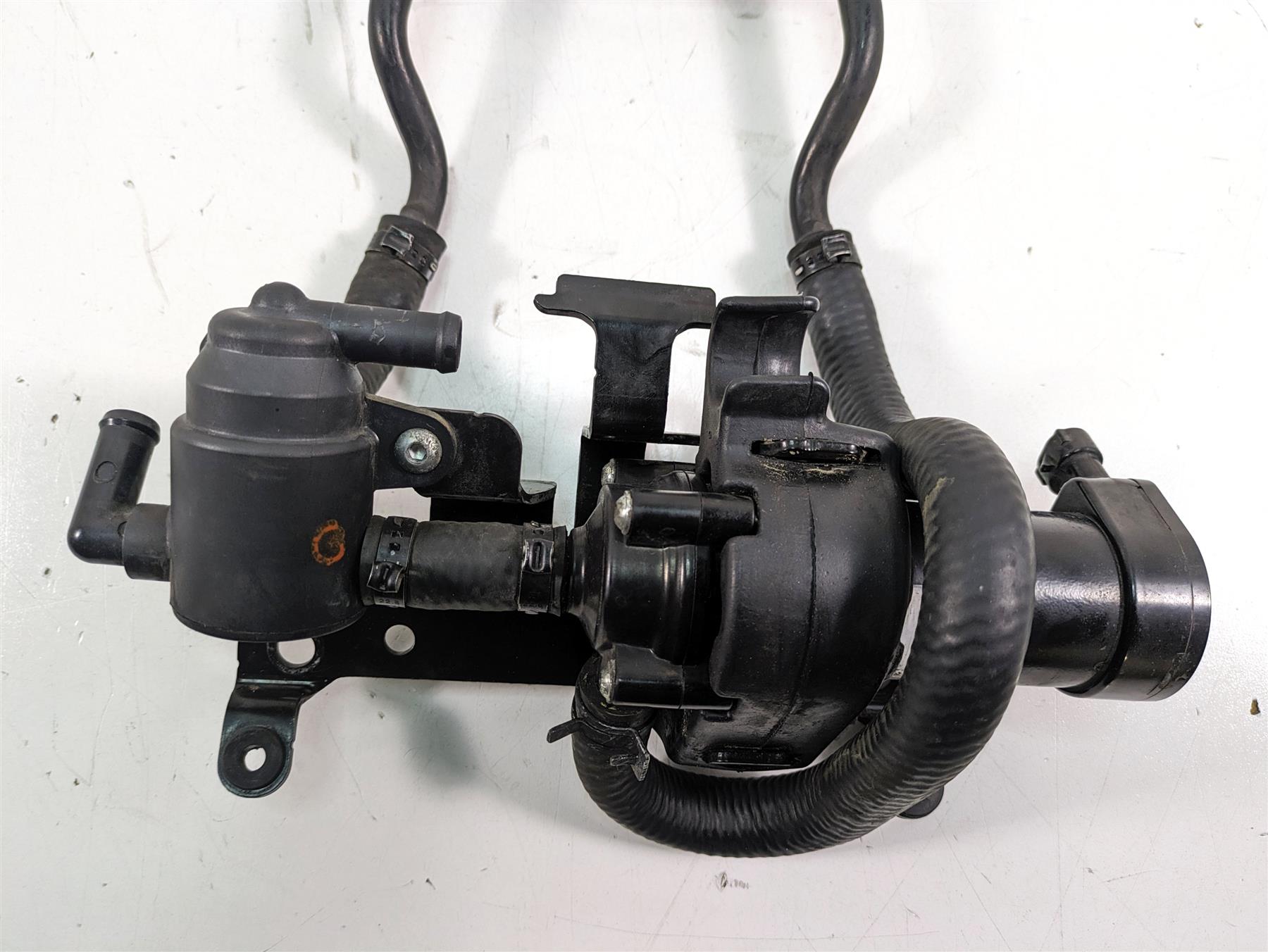2014 Harley Touring FLHTK Electra Glide Coolant Water Pump + Mount 26600012 {{ shop.shopifyCountryName }} - Mototech271