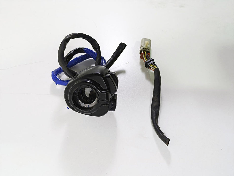 2009 Harley FLSTSB Cross Bones Left Hand Control Switch - Read 71682-06A {{ shop.shopifyCountryName }} - Mototech271