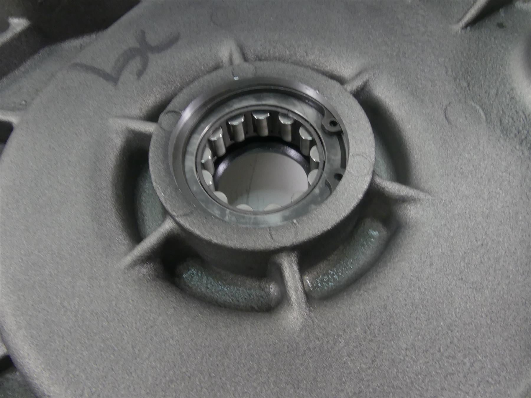 1999 Harley Dyna FXDS Convertible Inner Primary Clutch Cover Mid Cntrl 60681-94A {{ shop.shopifyCountryName }} - Mototech271