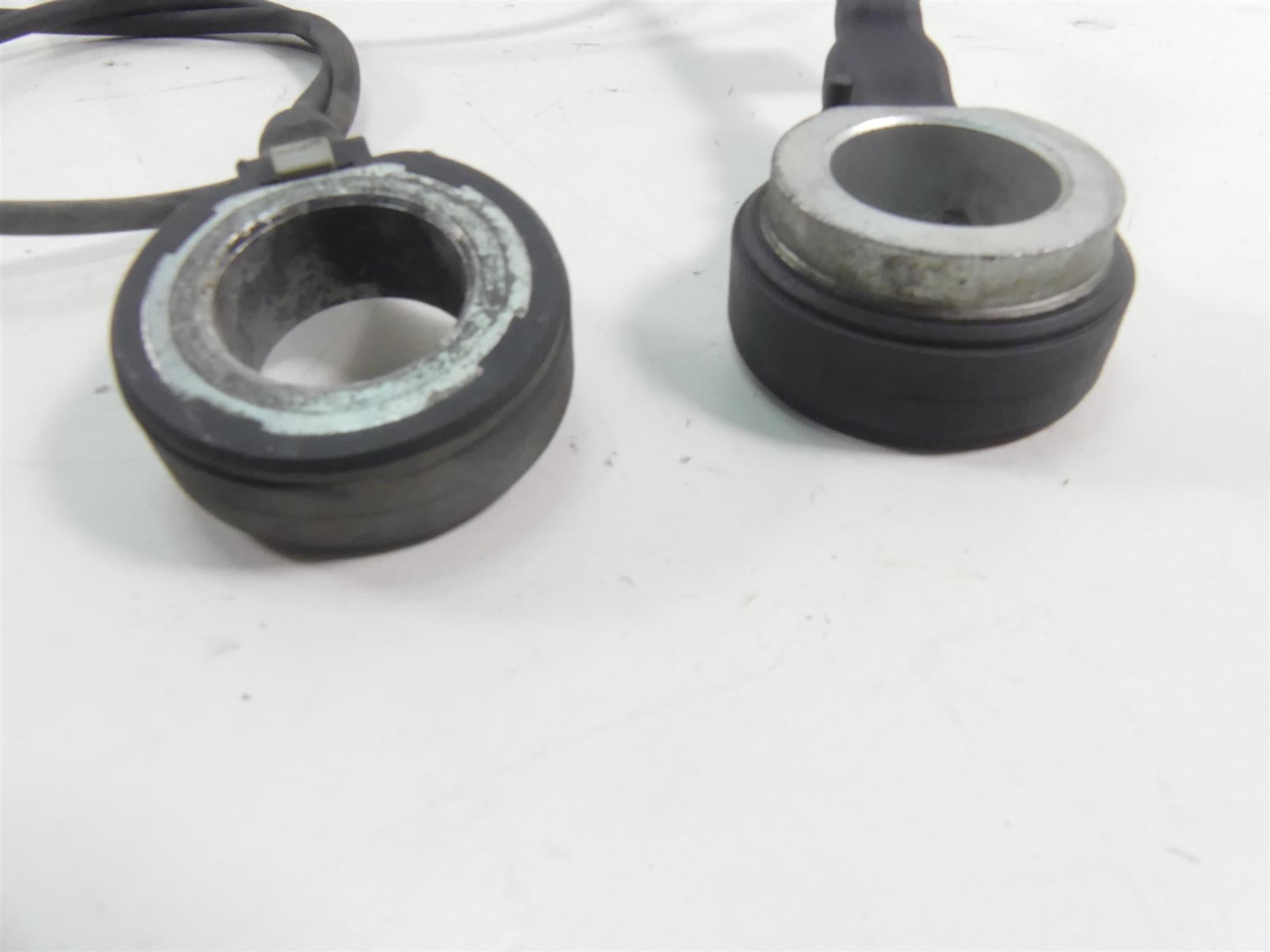 2012 Harley Touring FLHTK Electra Glide Abs Brake Wheel Sensor Set 40614-08 {{ shop.shopifyCountryName }} - Mototech271