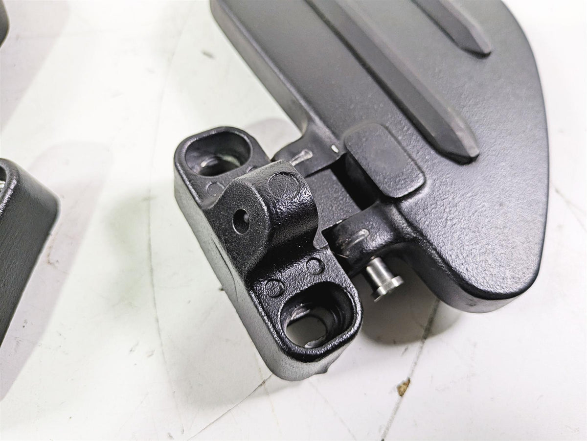 2012 Victory Cross Country Rear Passenger Floorboard Set 5137789 {{ shop.shopifyCountryName }} - Mototech271