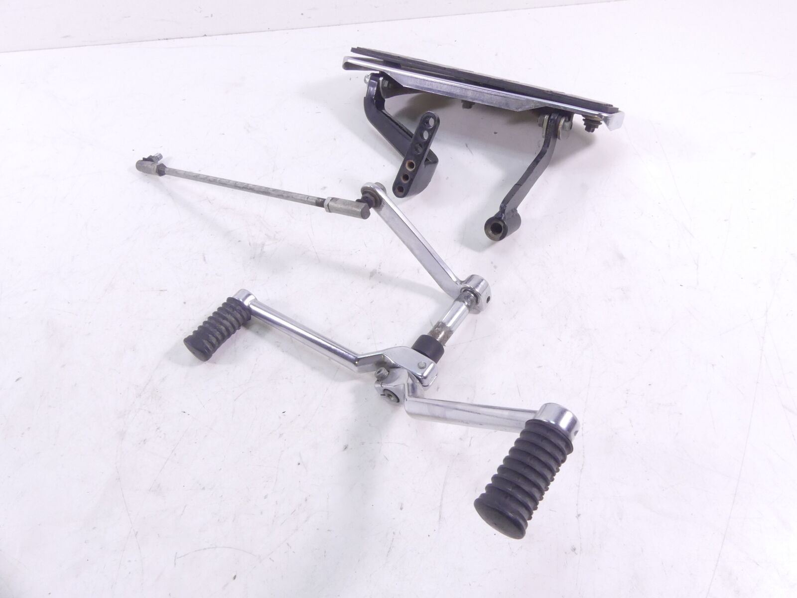2000 Harley Touring FLHTCI Electra Glide Left Rider Floorboard +Shifter 50621-79 {{ shop.shopifyCountryName }} - Mototech271