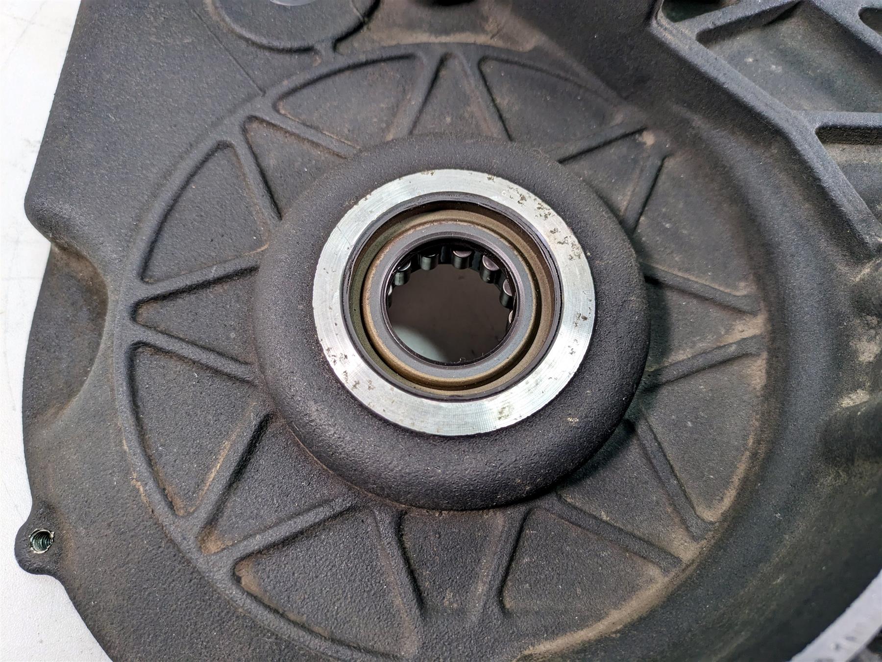 2000 Harley Dyna FXDL Low Rider Inner Primary Drive Clutch Cover Mid 60681-94A {{ shop.shopifyCountryName }} - Mototech271