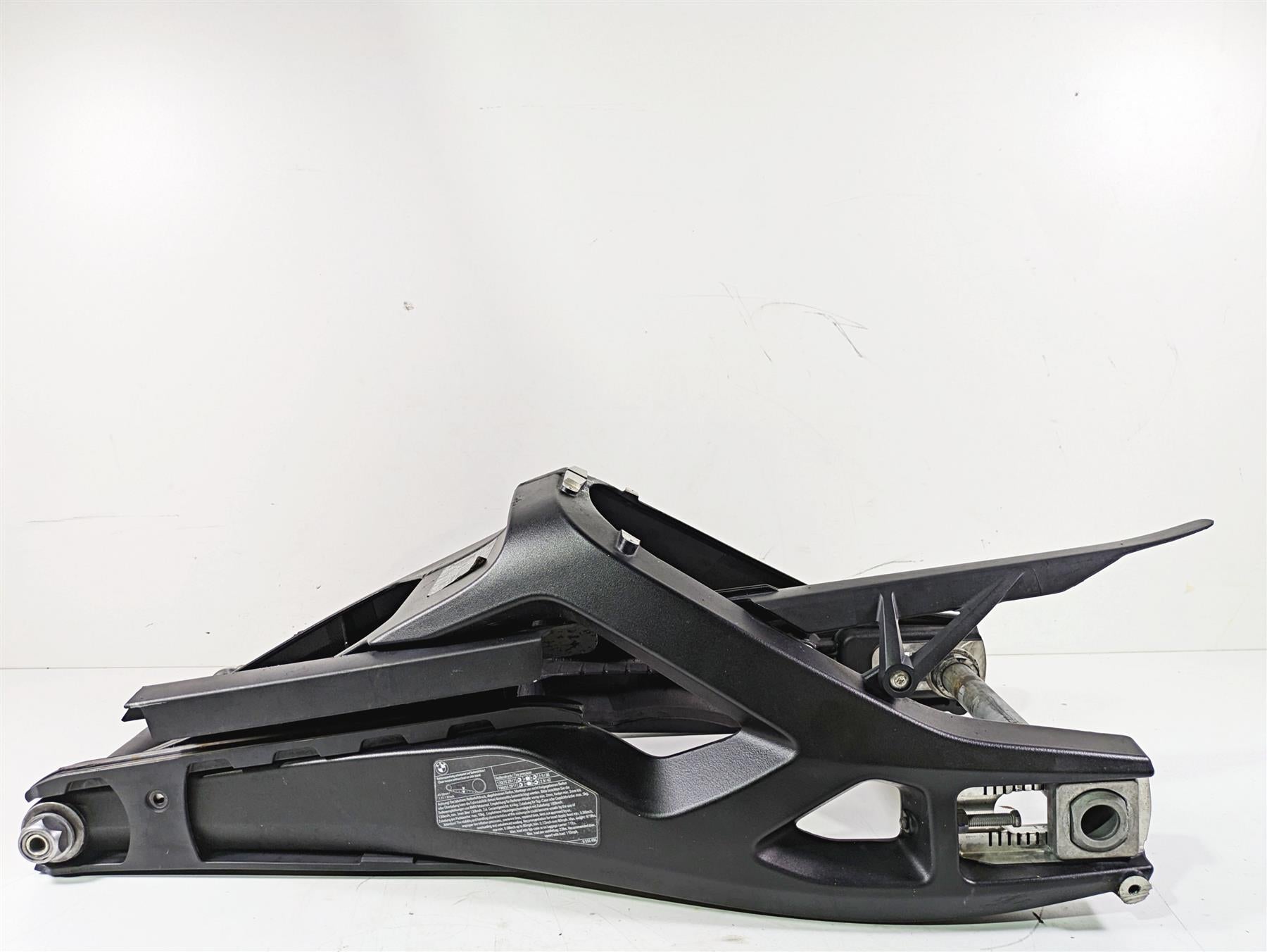 2019 BMW S1000XR K49 Swingarm Swing Arm & 28mm Rear Axle 33358560101 | Mototech271