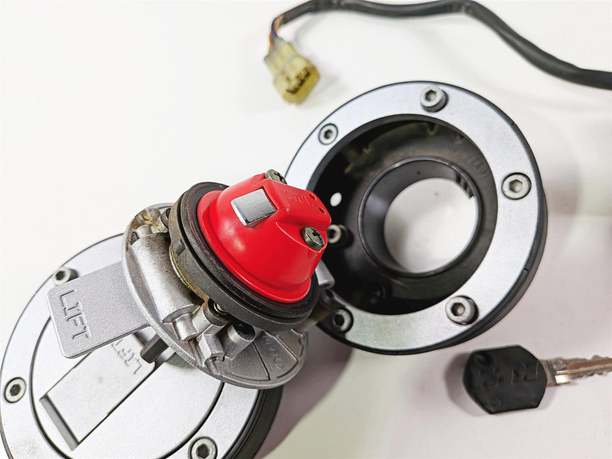 2005 KTM 950 LC8 Adventure Ignition Switch Gas Cap Seat Key Lock Set 60011066044 {{ shop.shopifyCountryName }} - Mototech271