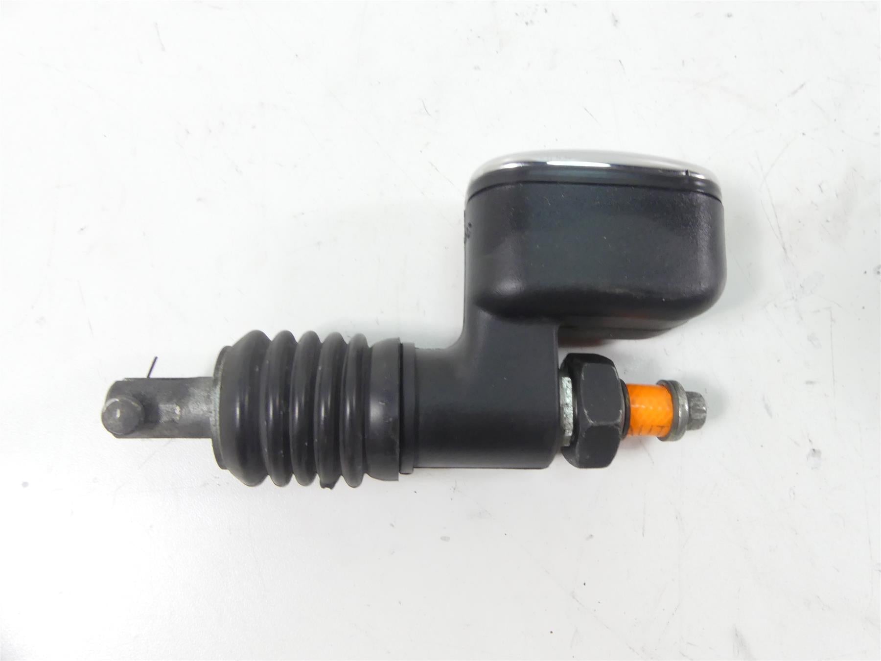 2007 Harley Touring FLHR SE CVO Road King Rear Brake Master Cylinder 46425-05A