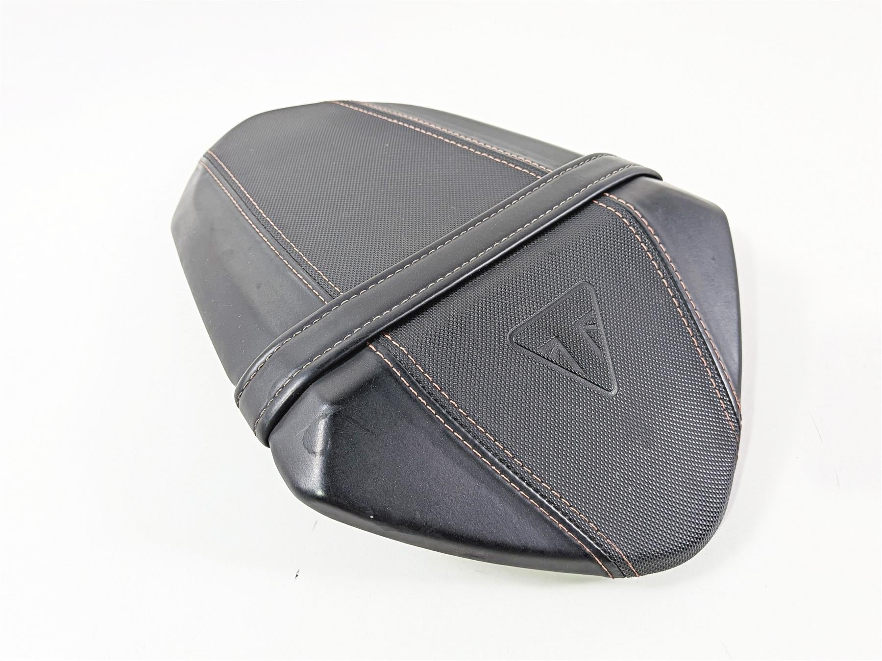 2019 Triumph Speed Triple RS 1050 Rear Passenger Seat Saddle T2307339 {{ shop.shopifyCountryName }} - Mototech271