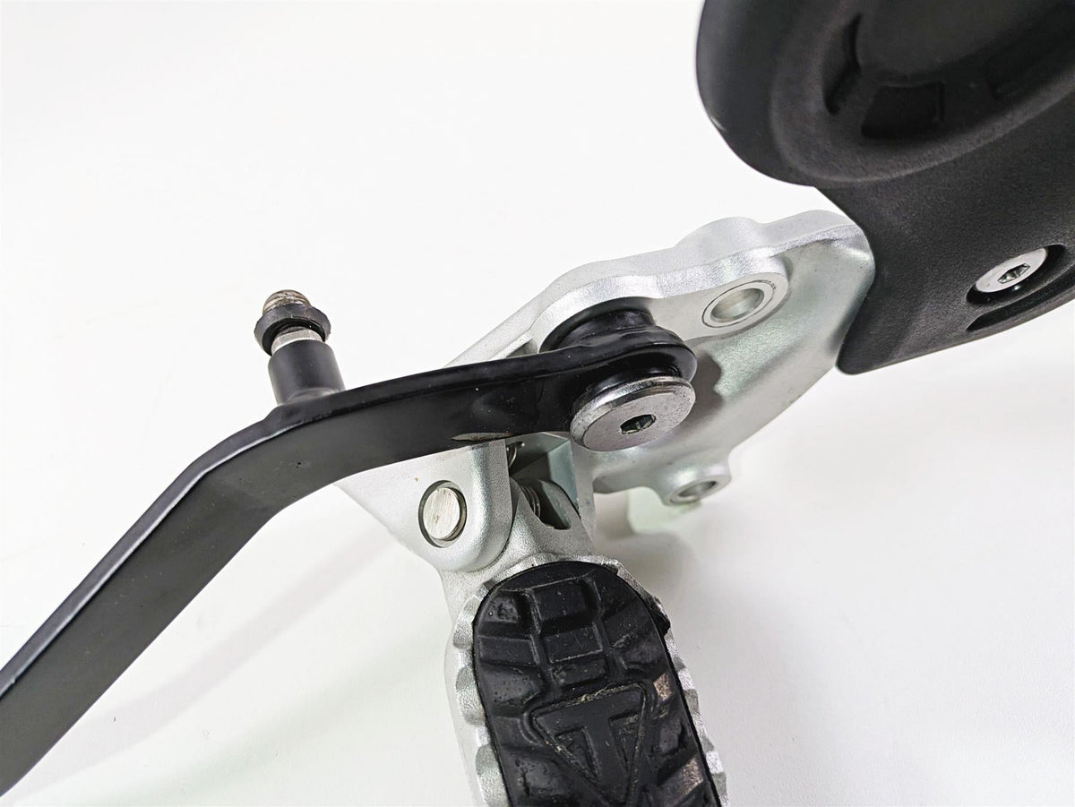 2024 Triumph Tiger 900 GT Left Front Footpeg & Shift Lever T2082204 T2082485 {{ shop.shopifyCountryName }} - Mototech271