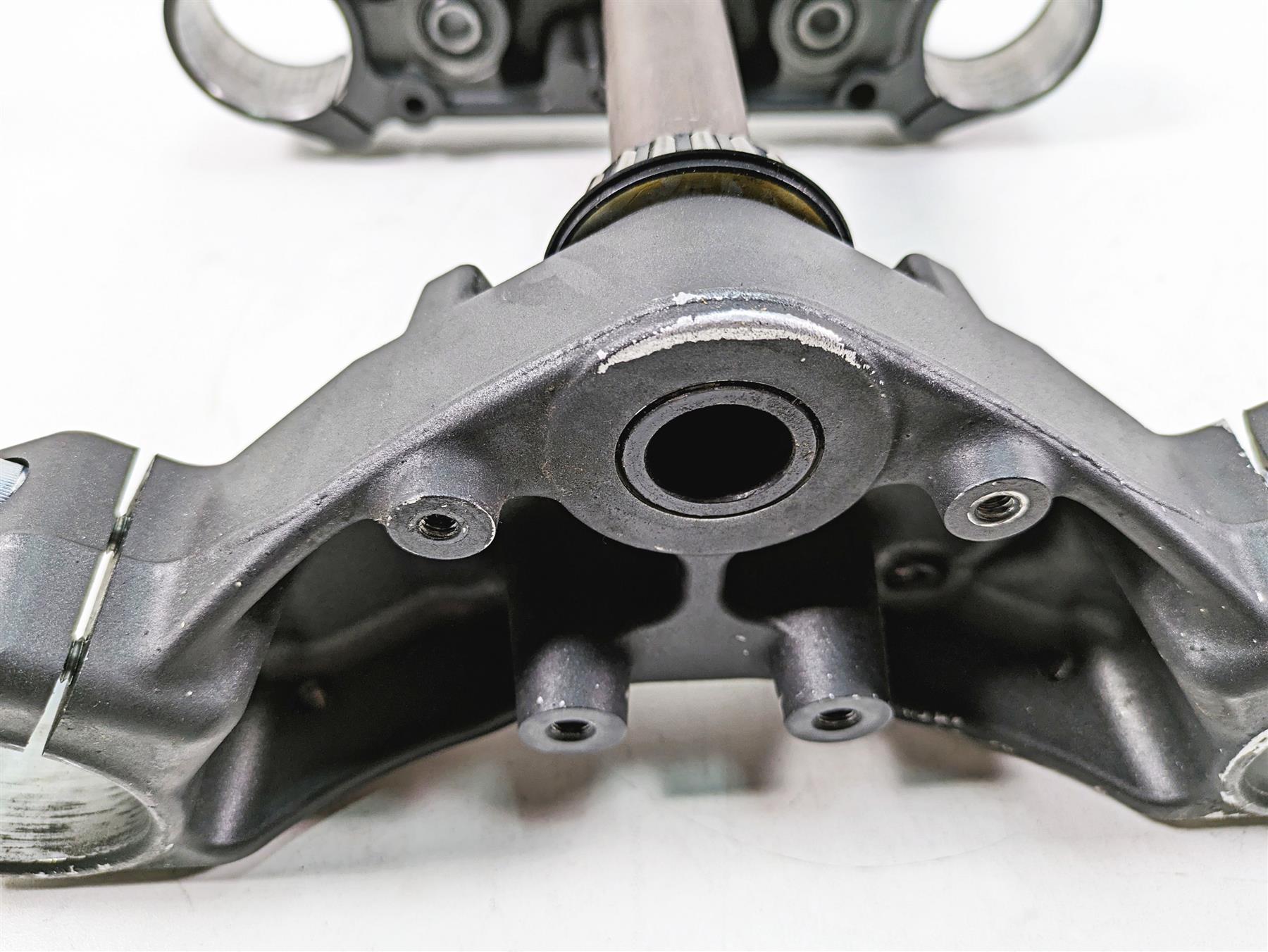 2016 Suzuki M109R VZR1800 Upper Lower Triple Tree Set 51311-48G30 51410-48G30 {{ shop.shopifyCountryName }} - Mototech271