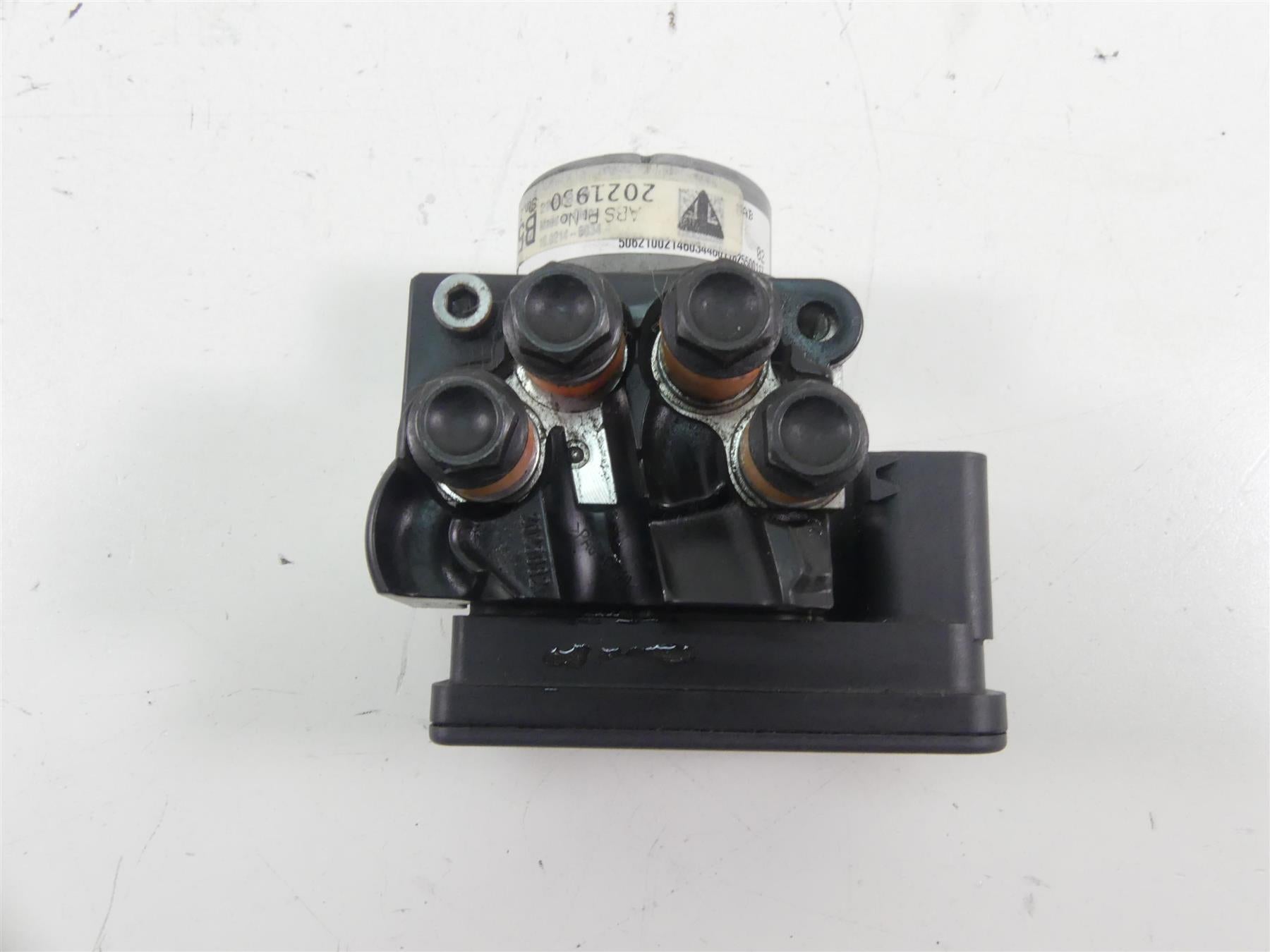2017 Triumph Thruxton 1200R Abs Brake Pump Module Unit T2021931 {{ shop.shopifyCountryName }} - Mototech271