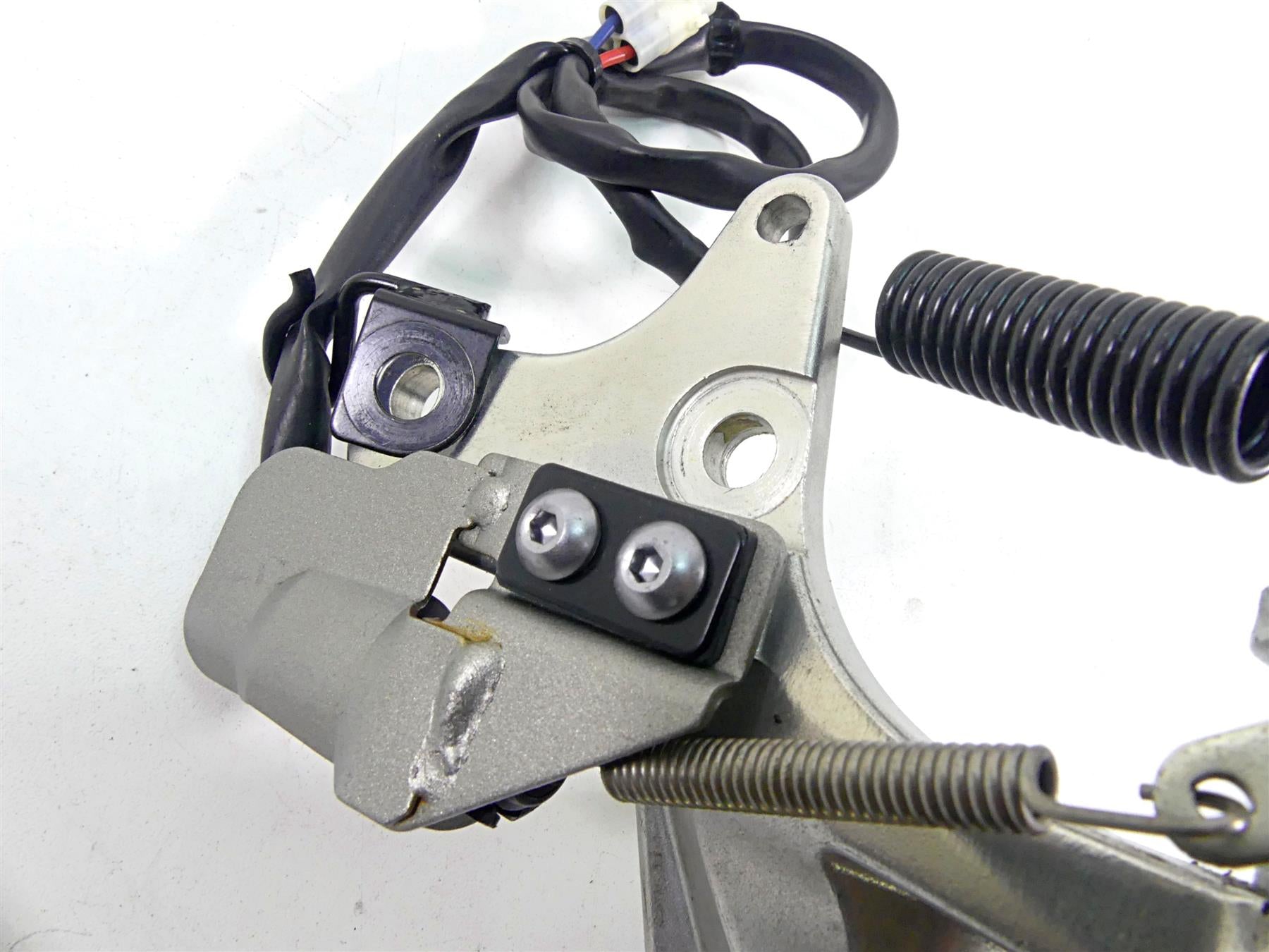 2012 Yamaha VMX17 VMAX 1700 Right Footpeg Foot Peg Res 2S3-27443-00-00 {{ shop.shopifyCountryName }} - Mototech271