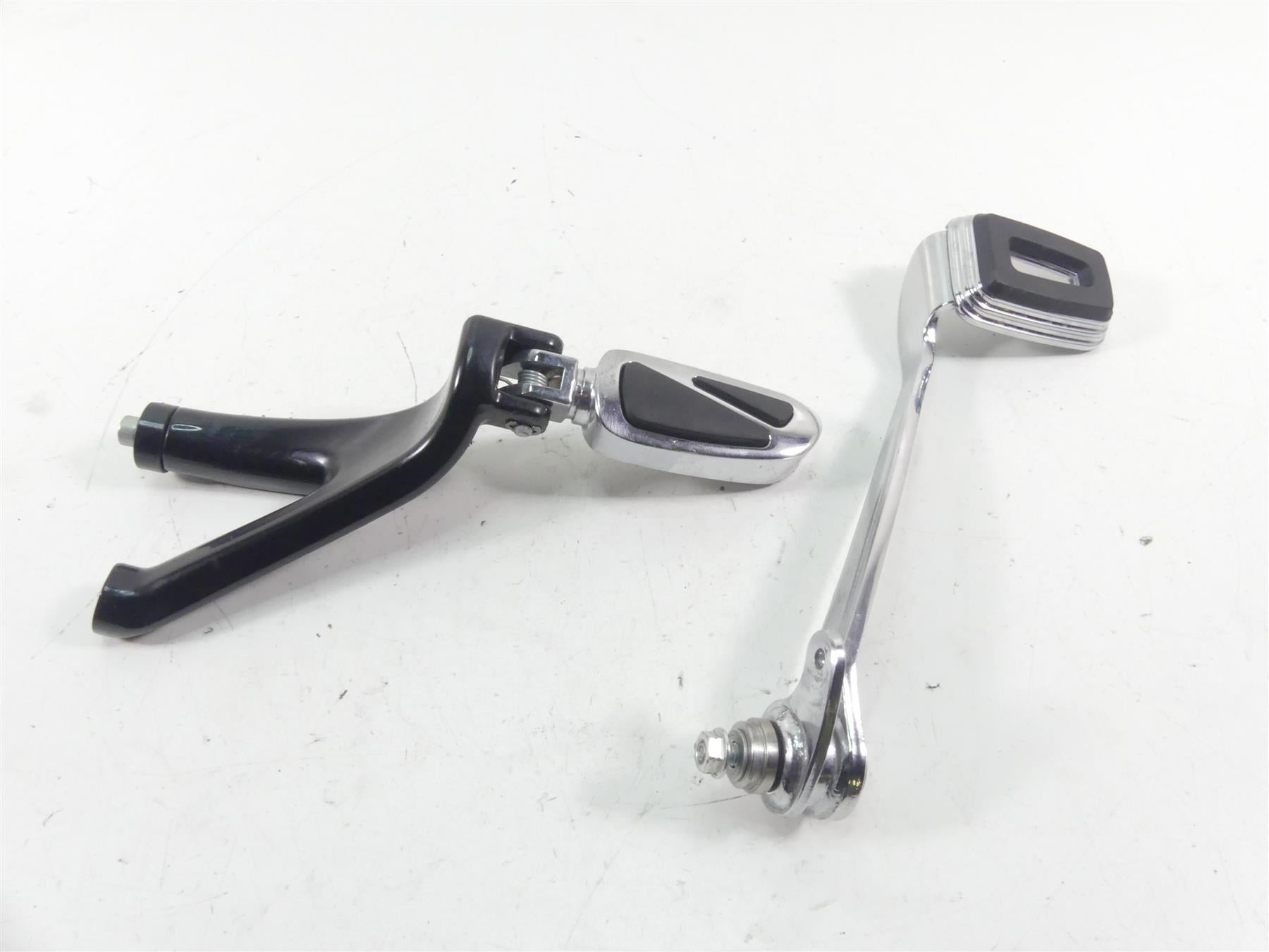2021 Harley Softail FLSB Sport Glide Right Foot Peg & Brake Pedal Set 50500746 | Mototech271