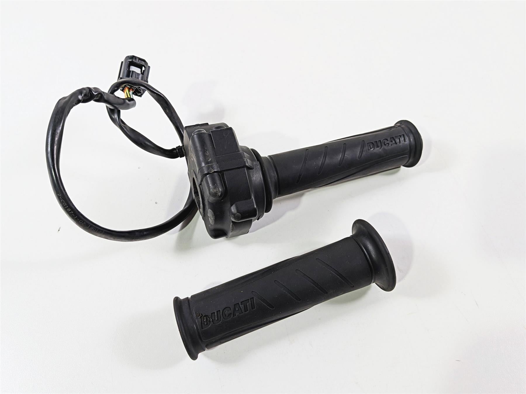 2019 Ducati 959 Panigale Ride Fly By Wire Throttle Set - Read 66020011B {{ shop.shopifyCountryName }} - Mototech271