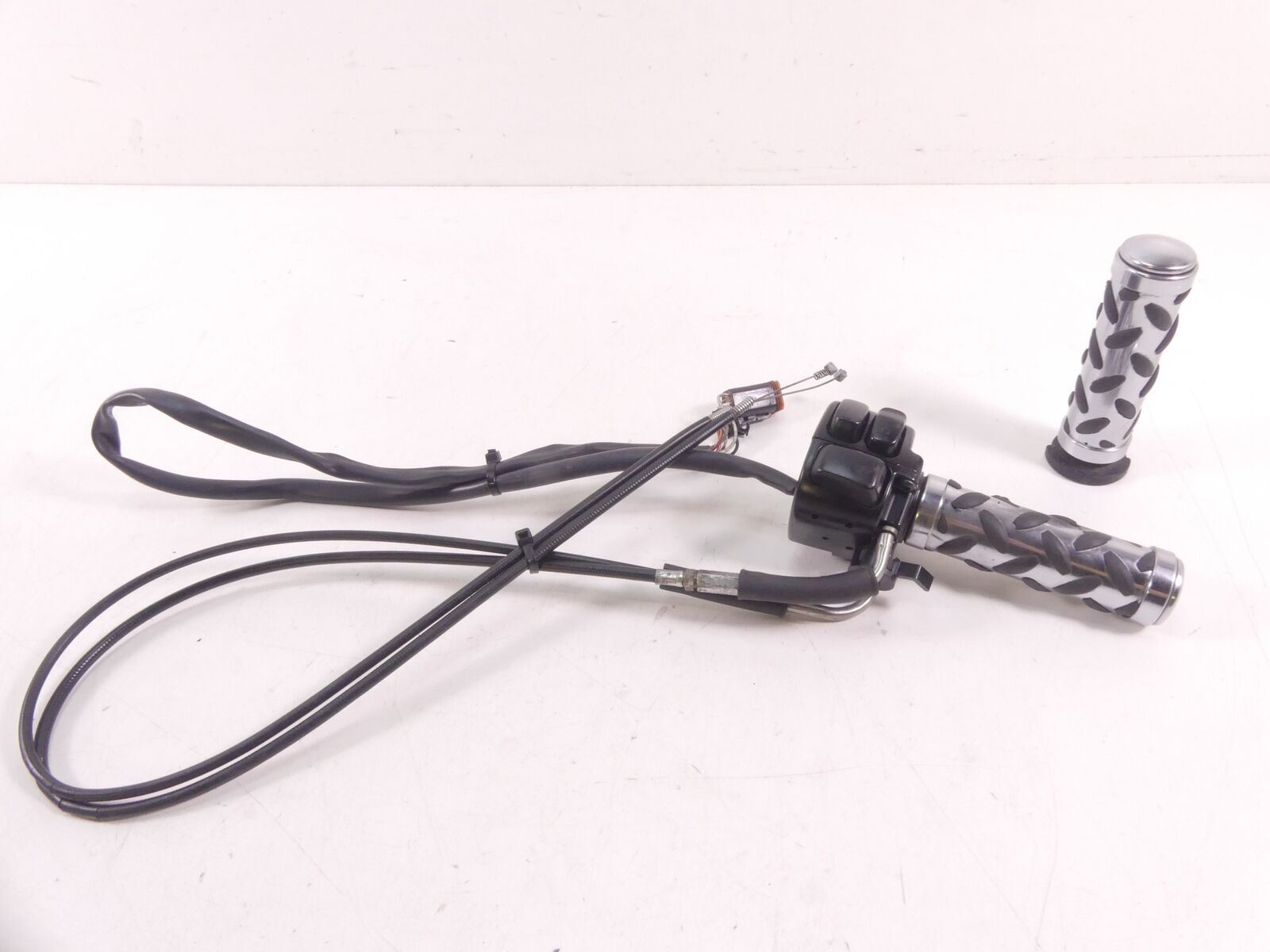 2006 Harley FLSTCI Softail Heritage Right Control Switch Start Kill 71684-06A {{ shop.shopifyCountryName }} - Mototech271