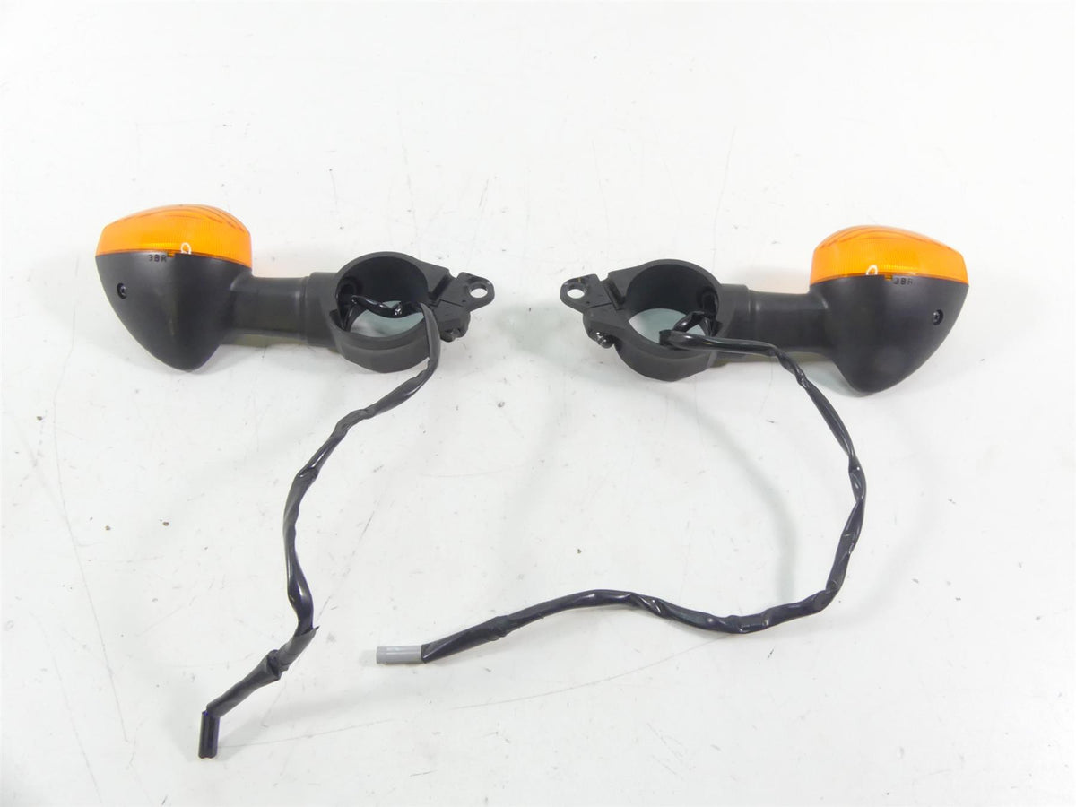 2013 Yamaha VMX17 V-Max 1700 Front Blinker Turn Signal Set 2S3-83310-10-00 {{ shop.shopifyCountryName }} - Mototech271