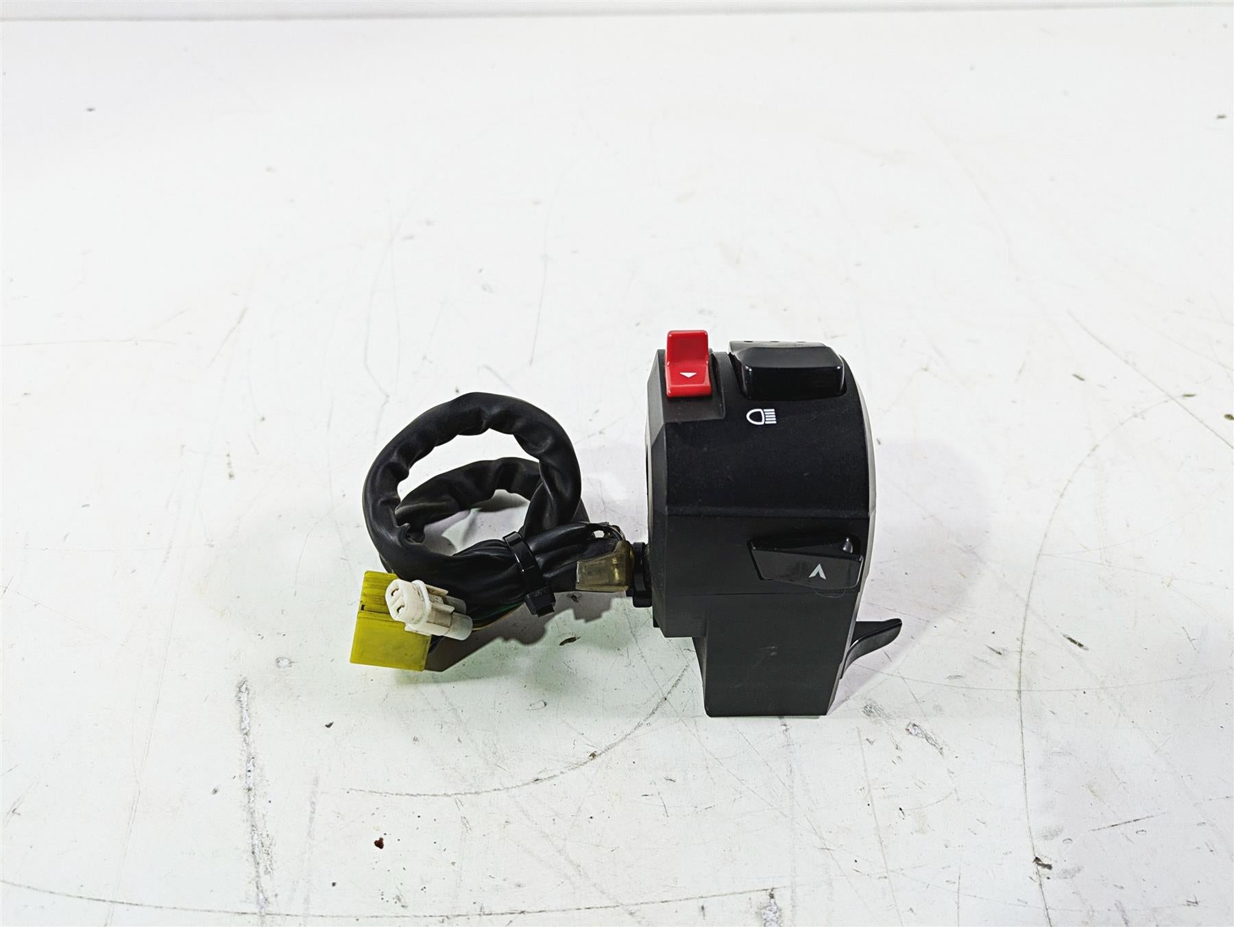 2016 Suzuki GSXR1000 Left Hand Turn Signal Lights Control Switch 37400-47H10 {{ shop.shopifyCountryName }} - Mototech271