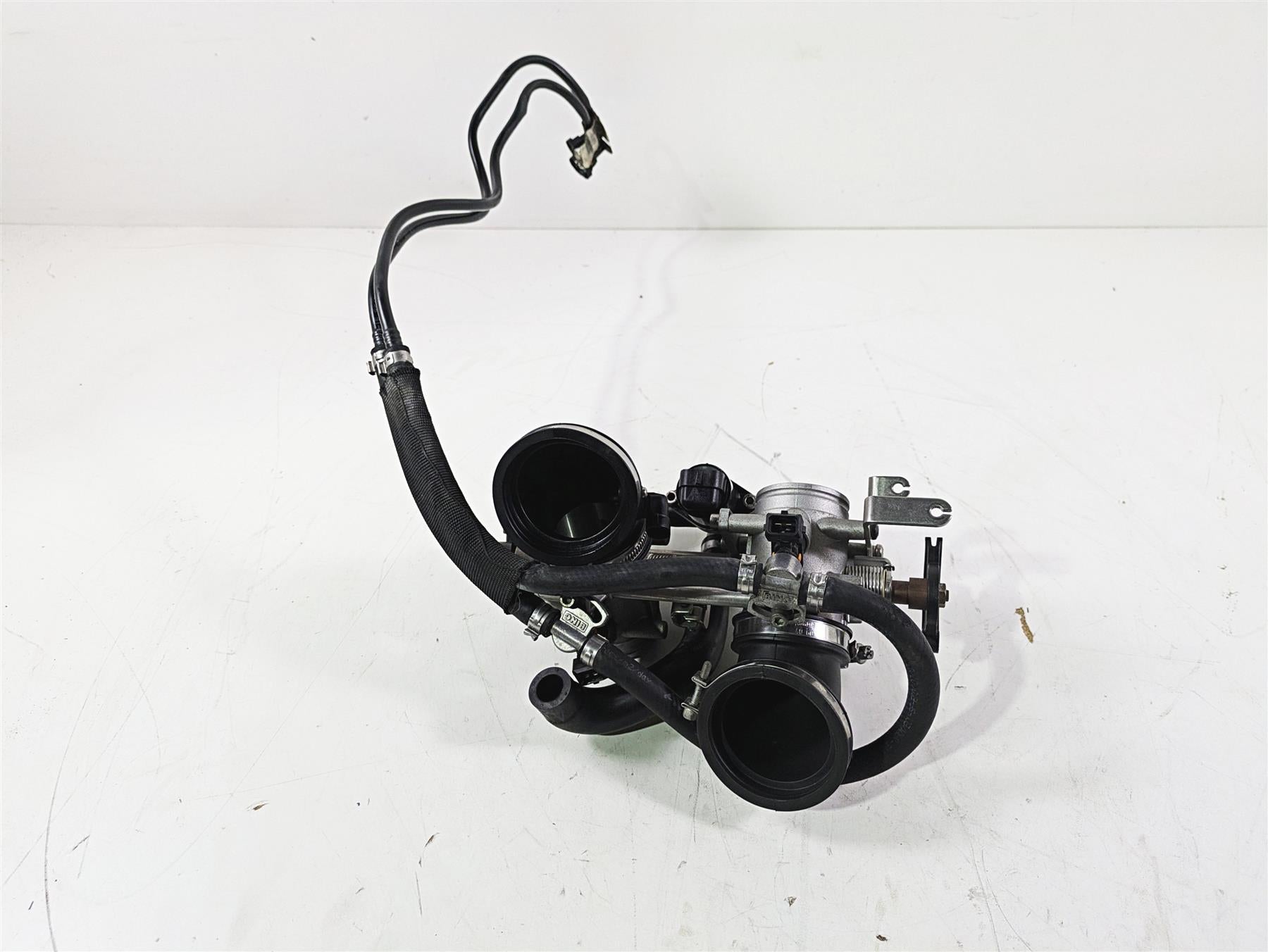 2009 Ducati Monster 1100 S Throttle Body Fuel Injection -Clean 28240831A {{ shop.shopifyCountryName }} - Mototech271