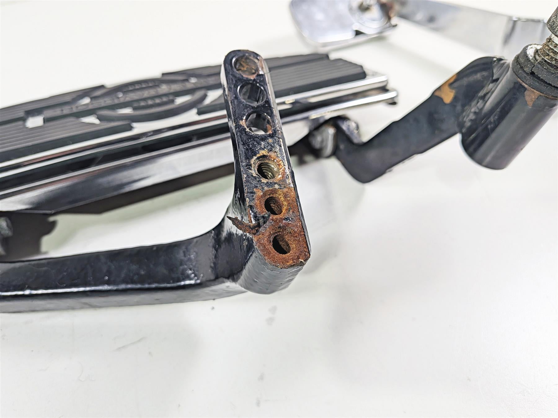 2000 Harley Touring FLHRCI Road King Front Rider Floor Board Set 50622-83C {{ shop.shopifyCountryName }} - Mototech271
