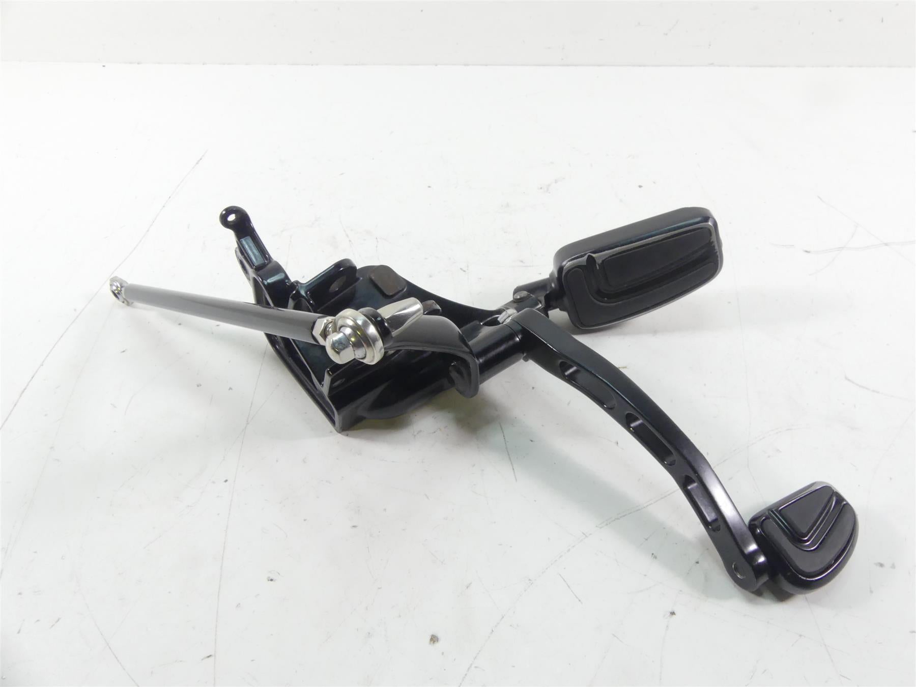 2017 Harley FXSE CVO Pro Street Breakout Front Left Footpeg & Shifter 33683-07 {{ shop.shopifyCountryName }} - Mototech271