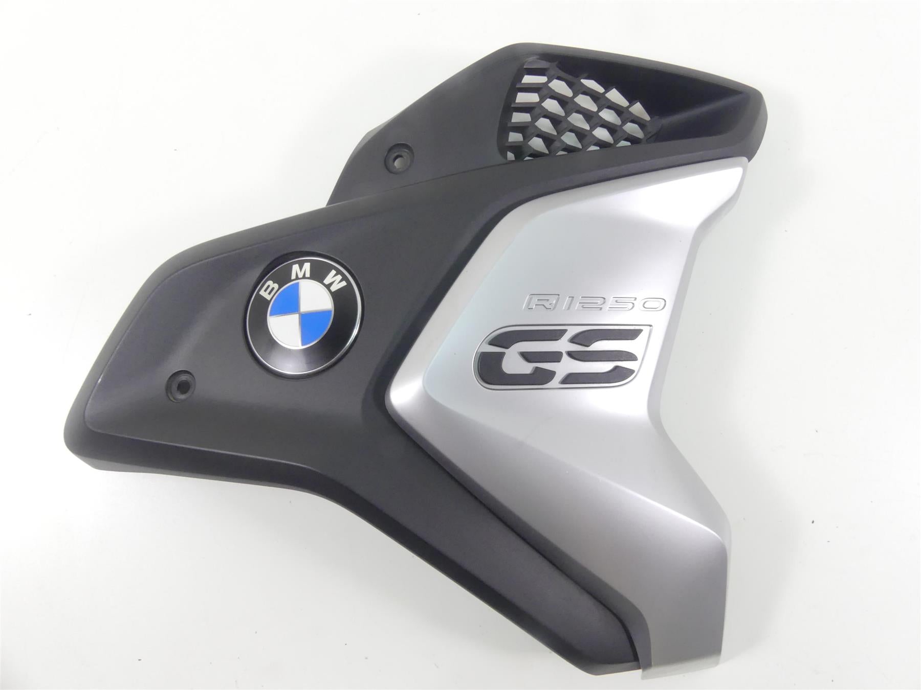 2019 BMW R1250GS K50 Right Side Intake Fairing & Emblem 46638556656 46638392882 {{ shop.shopifyCountryName }} - Mototech271