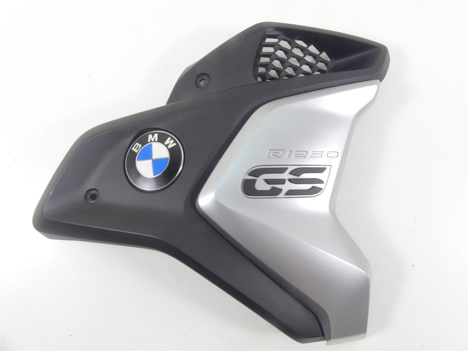2019 BMW R1250GS K50 Right Side Intake Fairing & Emblem 46638556656 46638392882 {{ shop.shopifyCountryName }} - Mototech271