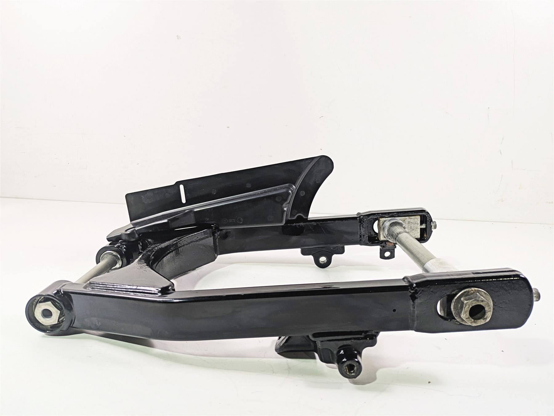 2009 Harley FXDC Dyna Super Glide Rear Swingarm + Axle & Belt Guards 47820-06