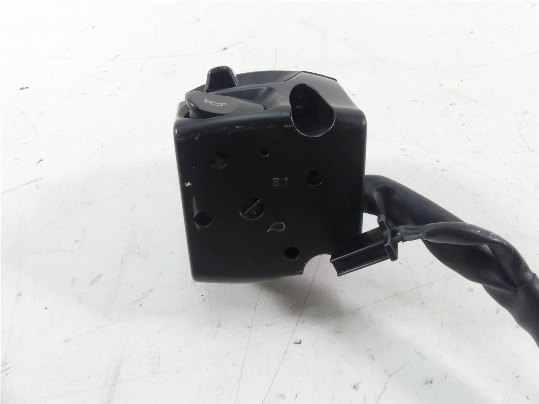 2012 Victory Cross Country Left Hand Turn Signal Horn Control Switch 4012119 {{ shop.shopifyCountryName }} - Mototech271