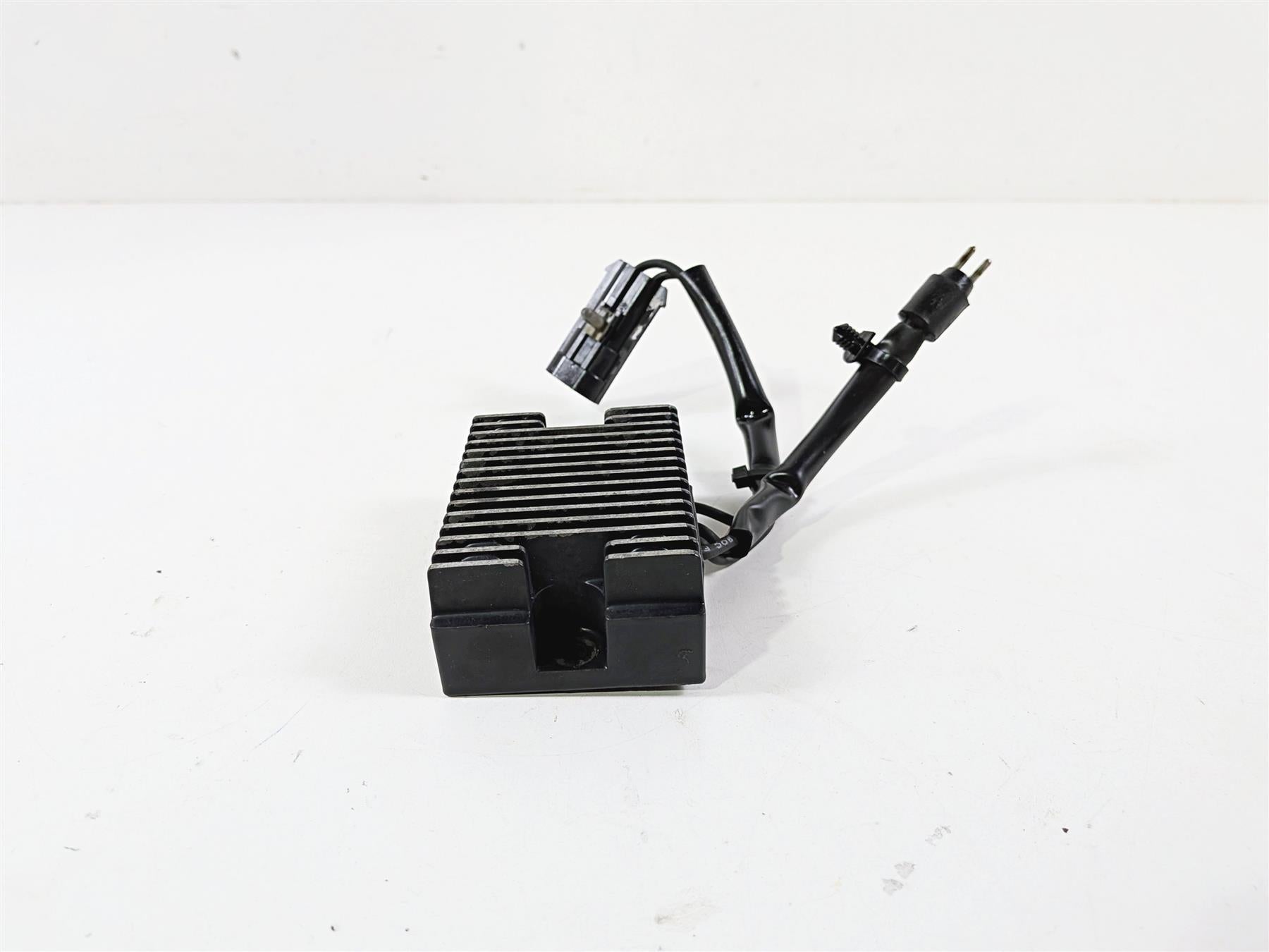 2006 Harley Sportster XL883 Low Rectifier Voltage Regulator 74523-04 {{ shop.shopifyCountryName }} - Mototech271