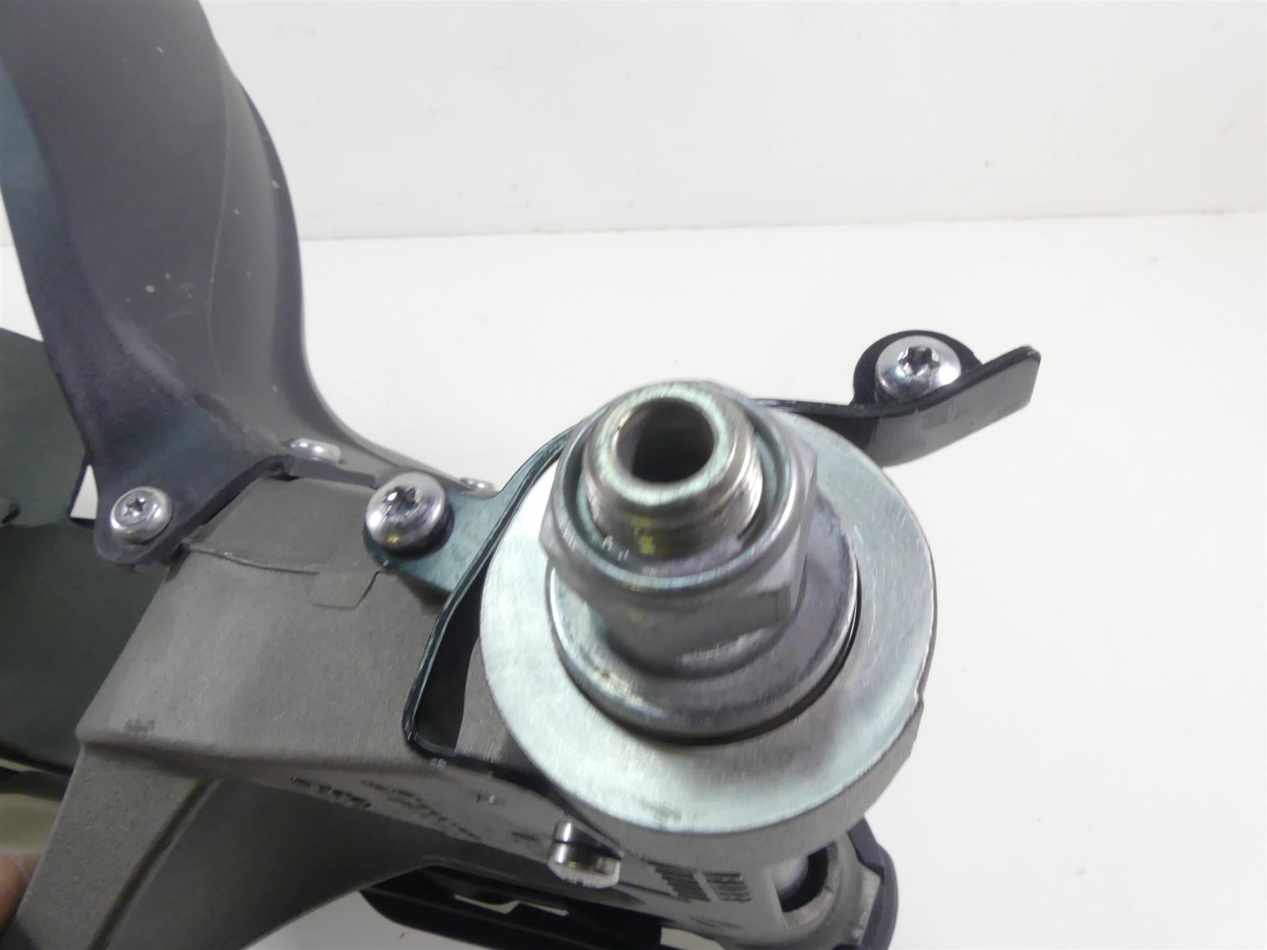 2020 Triumph Speed Triple RS 1050 Rear Swingarm & Axle Set T2059502 T2010257 {{ shop.shopifyCountryName }} - Mototech271