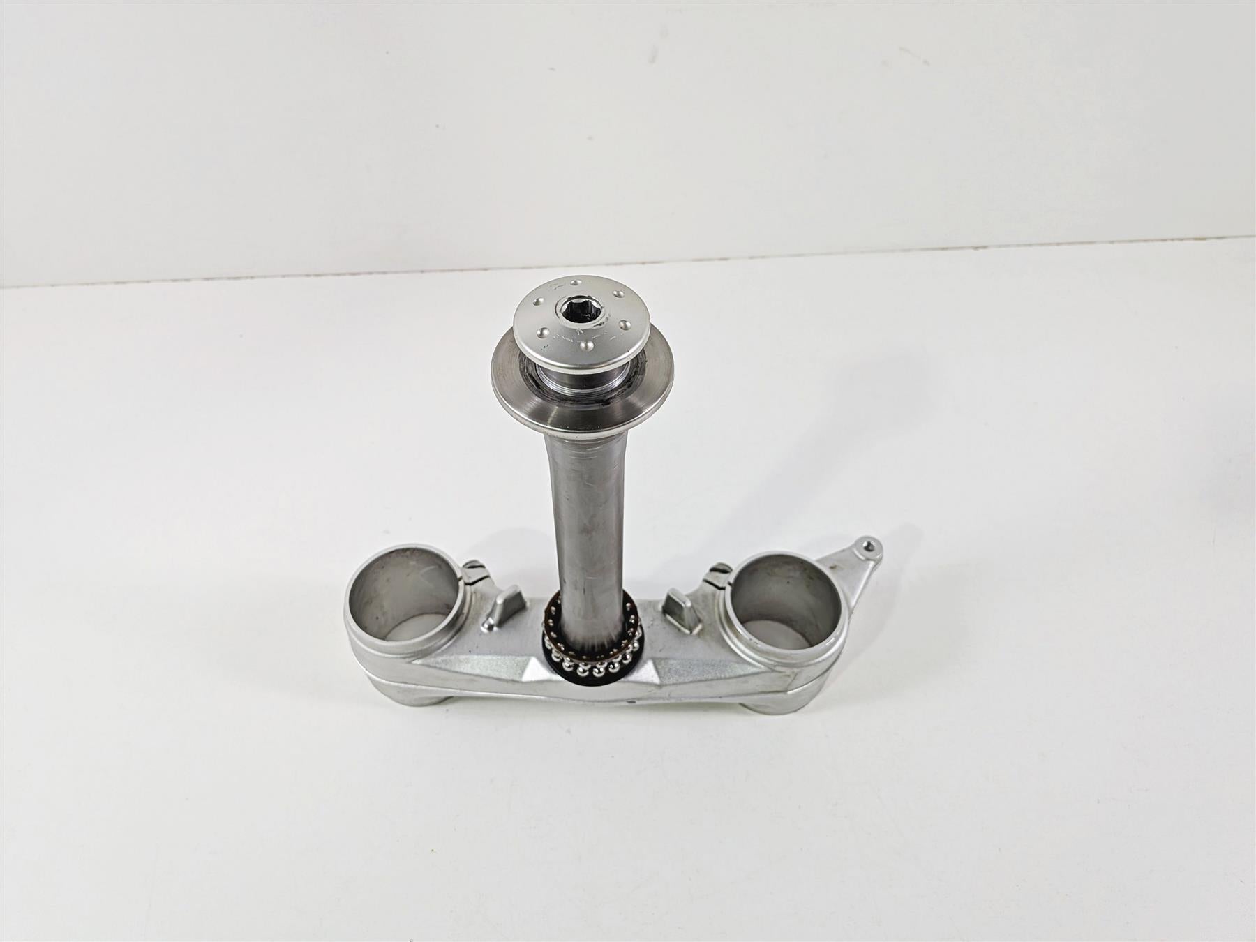 2023 BMW F850GS K81 Lower Triple Tree Steering Clamp 8565018 31428565020 {{ shop.shopifyCountryName }} - Mototech271