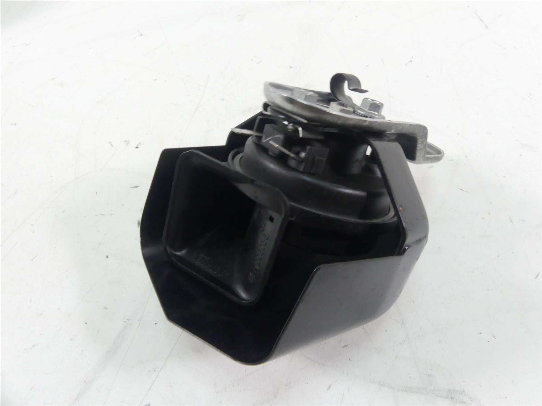 2017 Harley FLS Softail Slim Horn + Cover & Mount 69061-99B {{ shop.shopifyCountryName }} - Mototech271