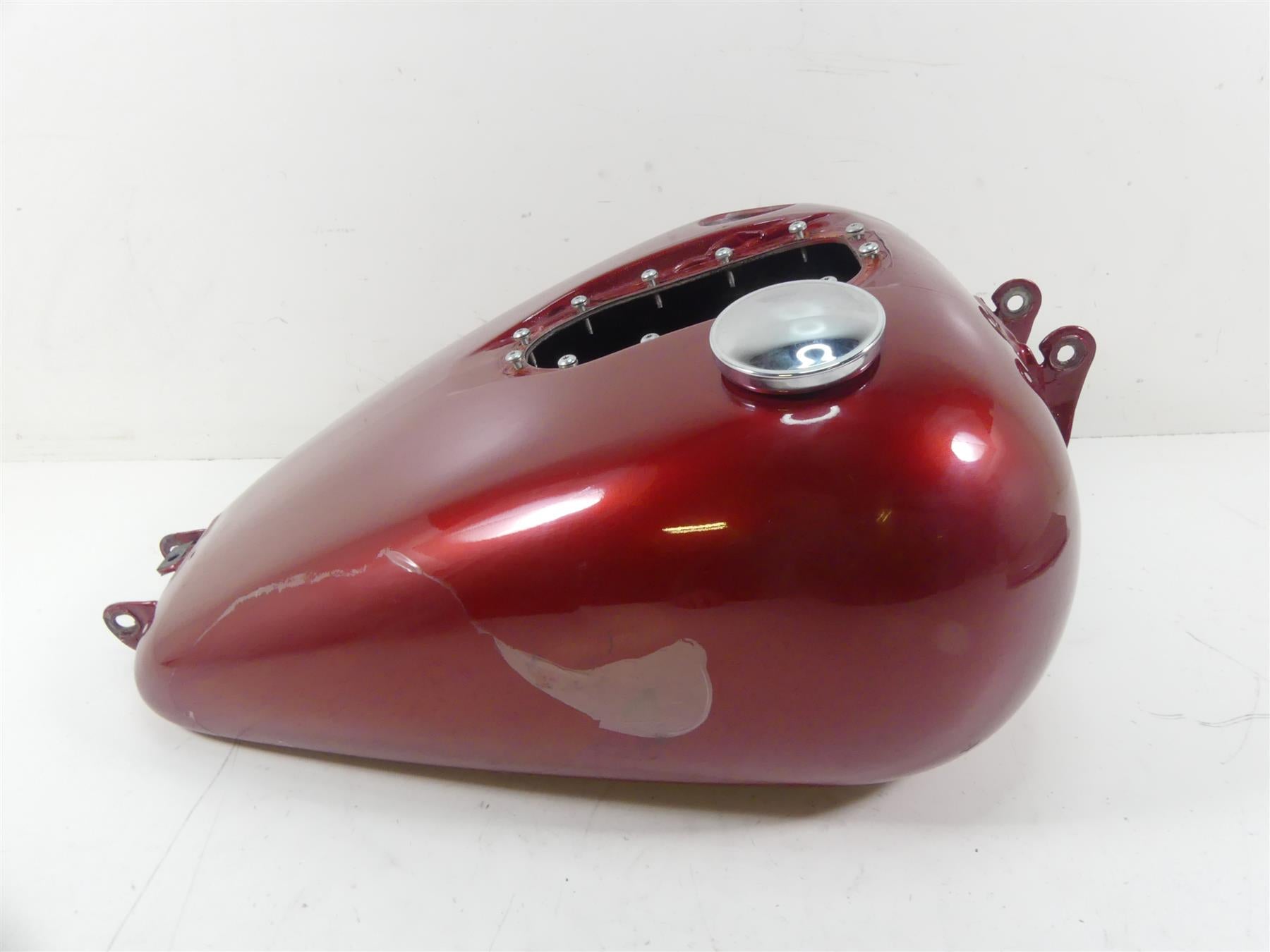 2013 Harley FXDWG Dyna Wide Glide Fuel Gas Petrol Tank -Dented 61000707 61593-10 {{ shop.shopifyCountryName }} - Mototech271