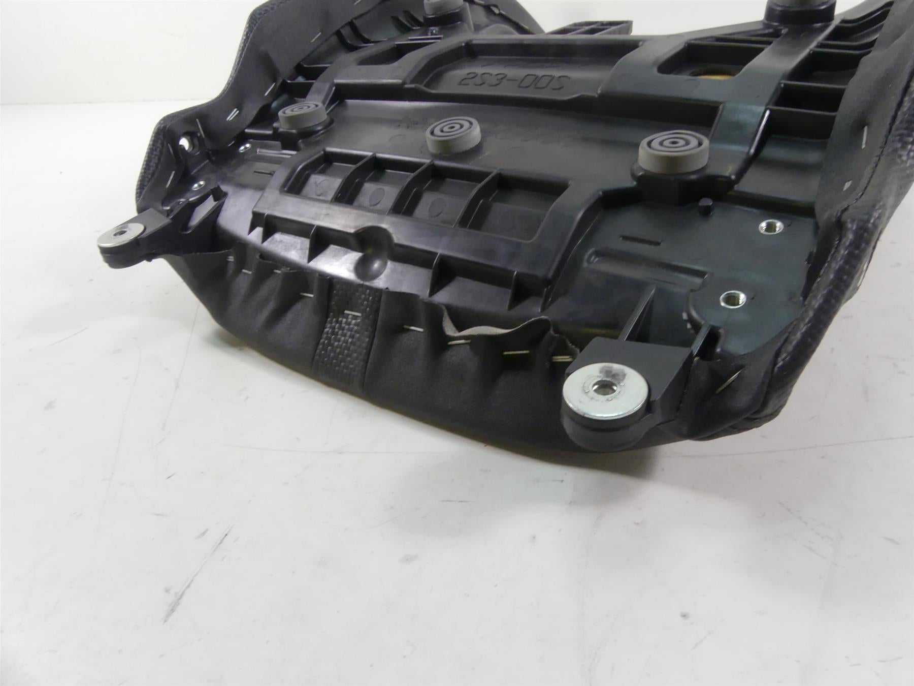 2013 Yamaha VMX17 V-Max 1700 Front Driver Rider Saddle Seat 2S3-24710-10-00 {{ shop.shopifyCountryName }} - Mototech271