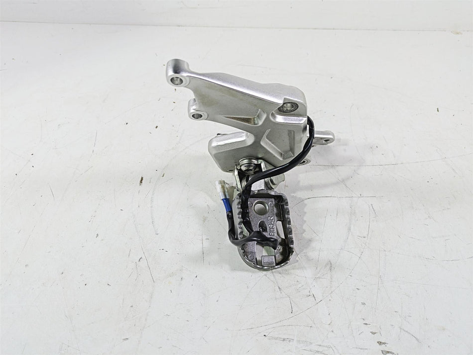 2021 Yamaha Tenere 700 XTZ7 Right Footpeg Foot Peg & Mount BW3-F7443-00-00 {{ shop.shopifyCountryName }} - Mototech271