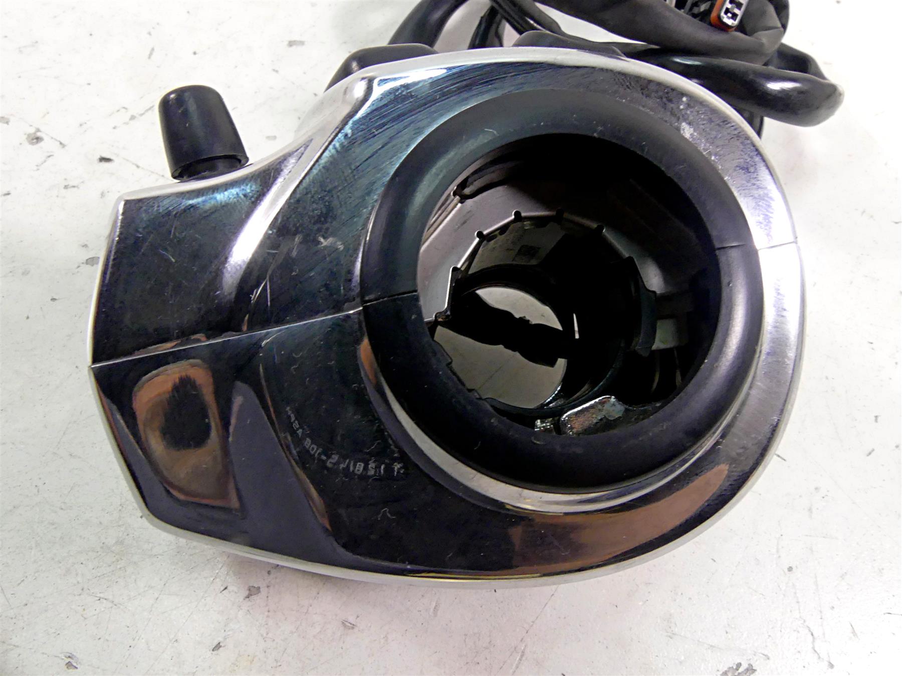 2015 Harley Touring FLHXS Street Glide Chrome Right Hand Control Switch 71500129 {{ shop.shopifyCountryName }} - Mototech271