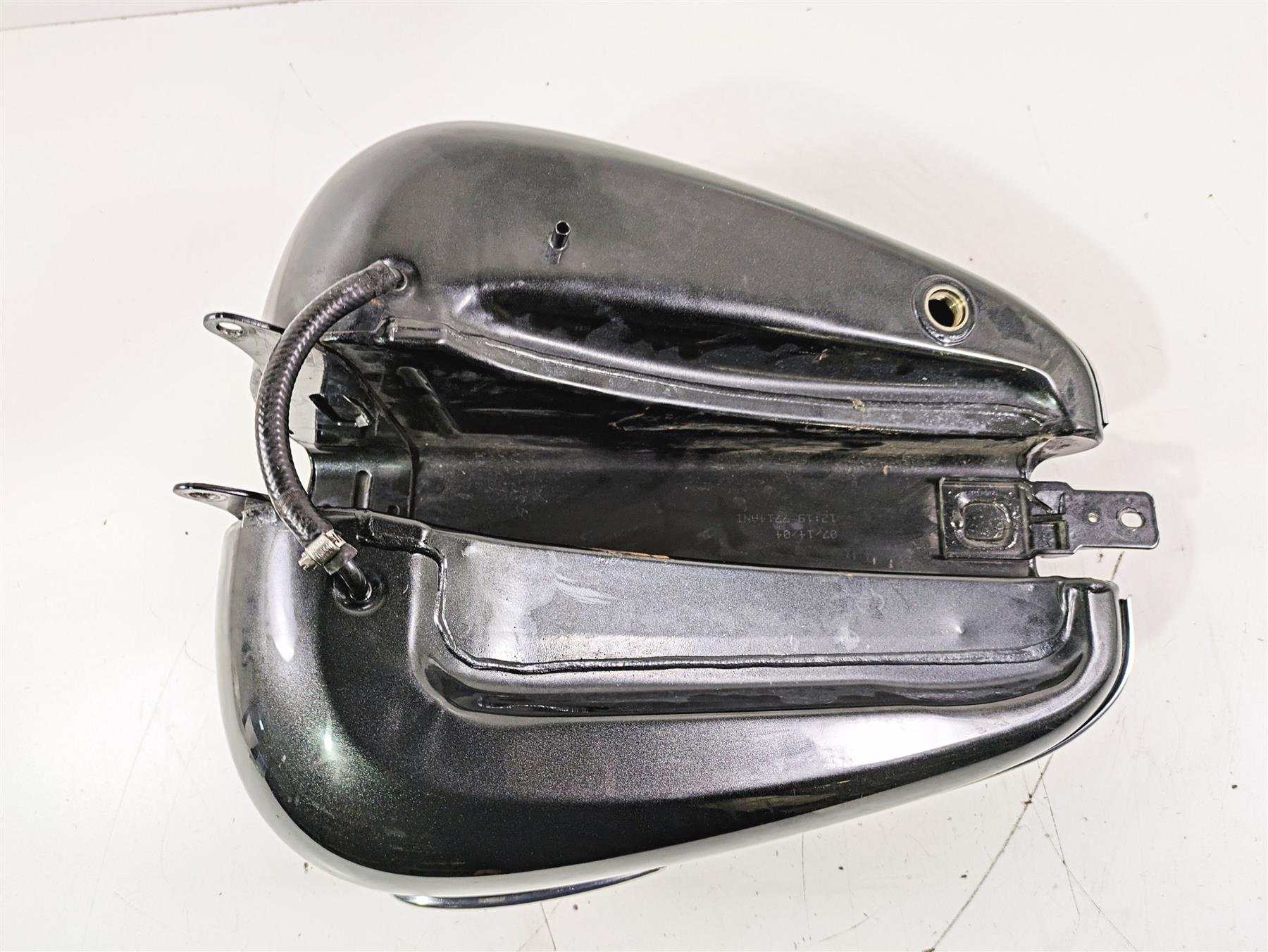 2005 Harley Softail FLSTSCI Heritage Springer Fuel Gas Tank - No Dent 61625-01E {{ shop.shopifyCountryName }} - Mototech271
