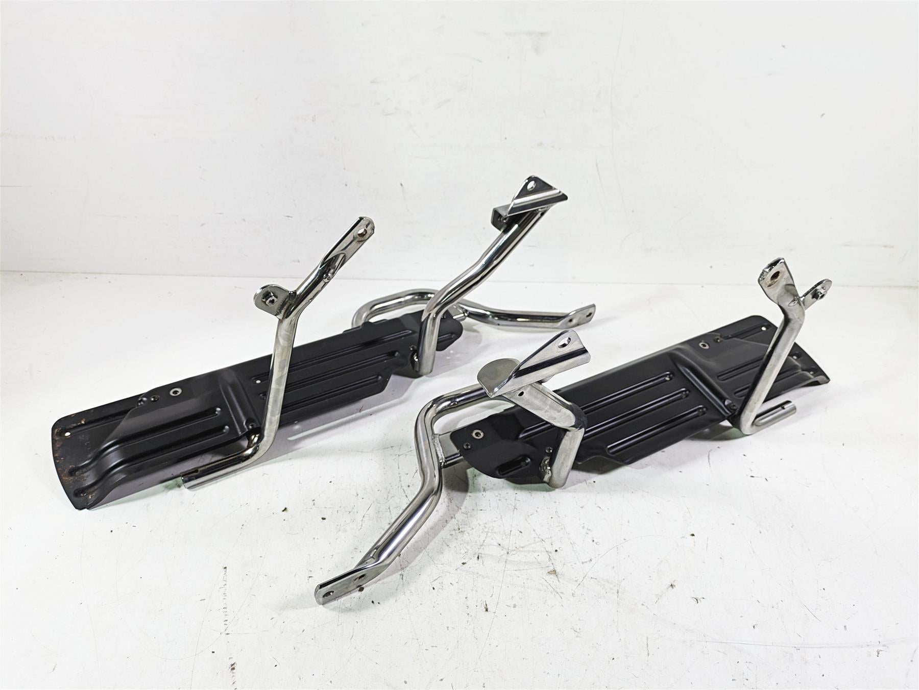 1998 Honda GL1500 Valkyrie Tour Saddlebag Rack Panier Holder Set 84250-MZ0-700 {{ shop.shopifyCountryName }} - Mototech271
