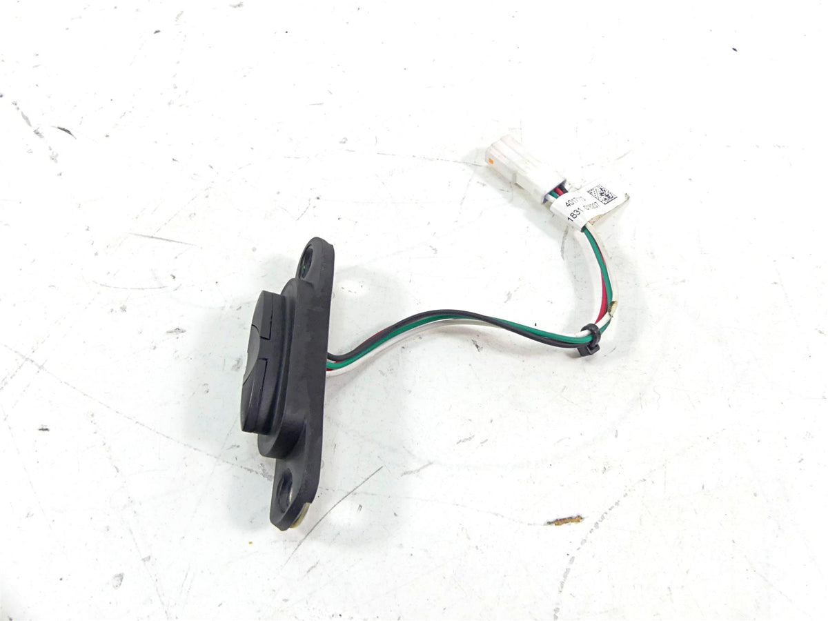 2019 Indian Chieftain Classic Electrical Saddlebag Lock Switch 4017110 {{ shop.shopifyCountryName }} - Mototech271