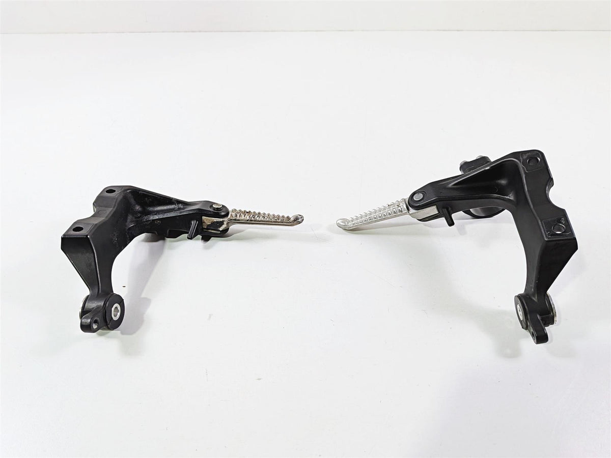 2009 Yamaha VMX17 V-Max 1700 Rear Passenger Footpeg Set - Read 2S3-27430-00-00-Mototech271