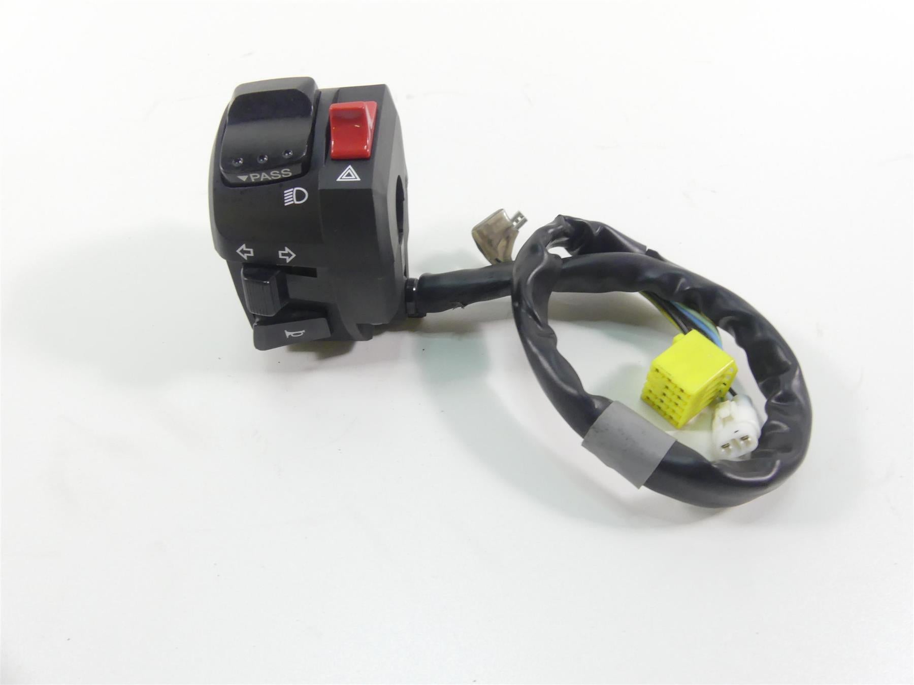 2022 Suzuki GSXR750 Left Hand Turn Signal Light Mode Control Switch 37400-14J00 {{ shop.shopifyCountryName }} - Mototech271